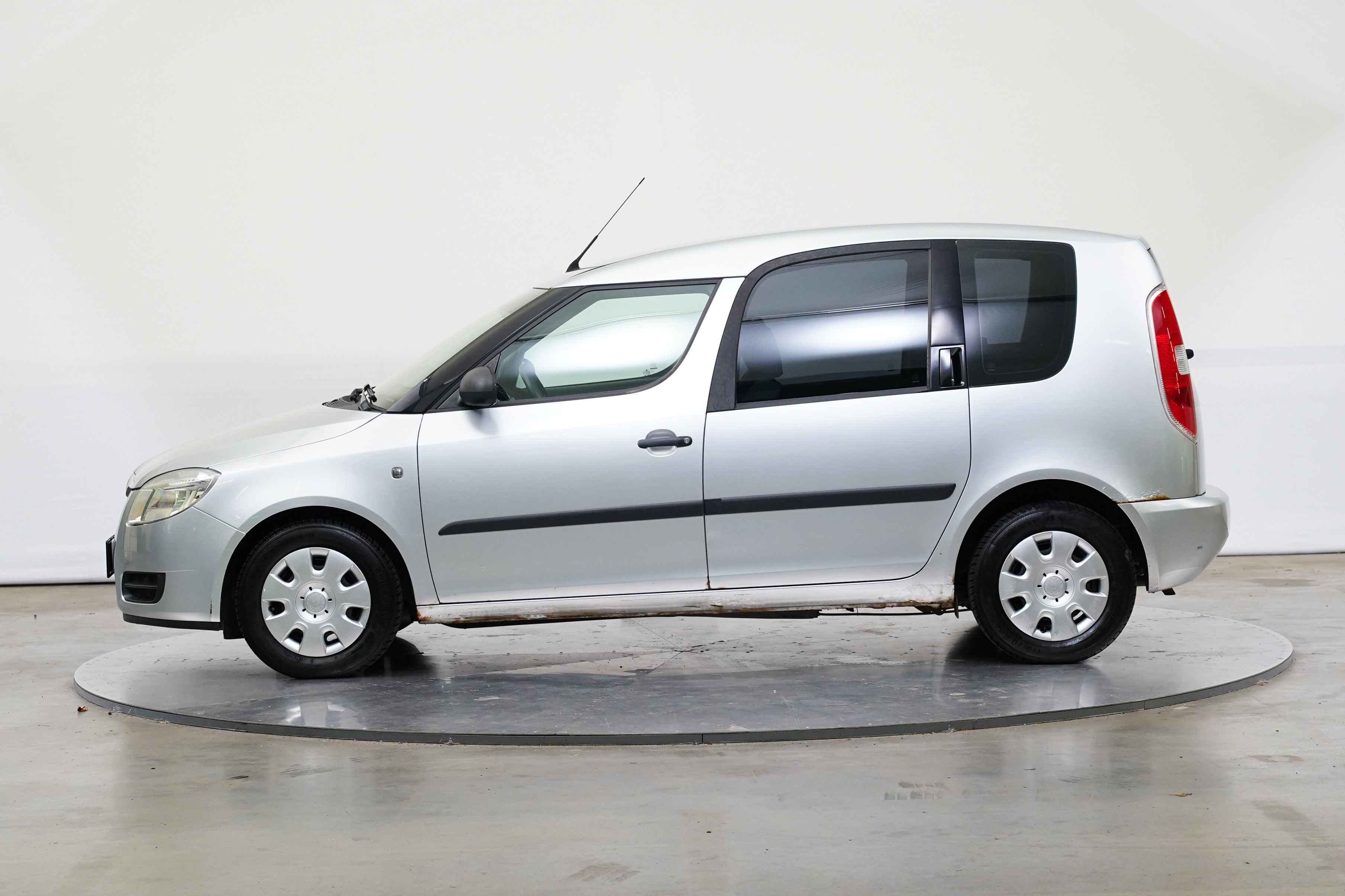 Škoda Roomster, 1.2 HTP 51 kW Active - fotka 3