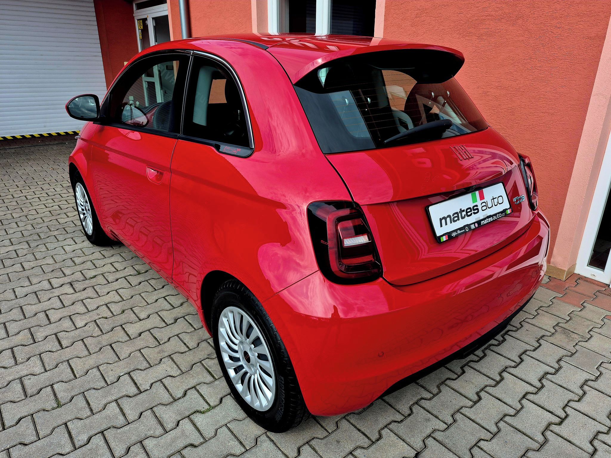 Fiat 500E, 42Kkwh 87kw RED (ODPOČET DPH) - fotka 3