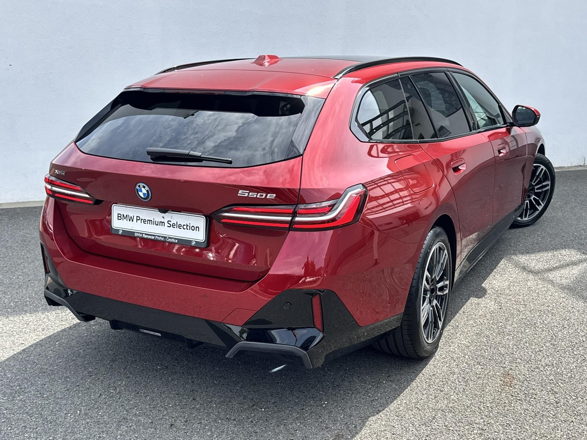 BMW Řada 5, 550e xDrive Touring Tažné Bowe - fotka 2