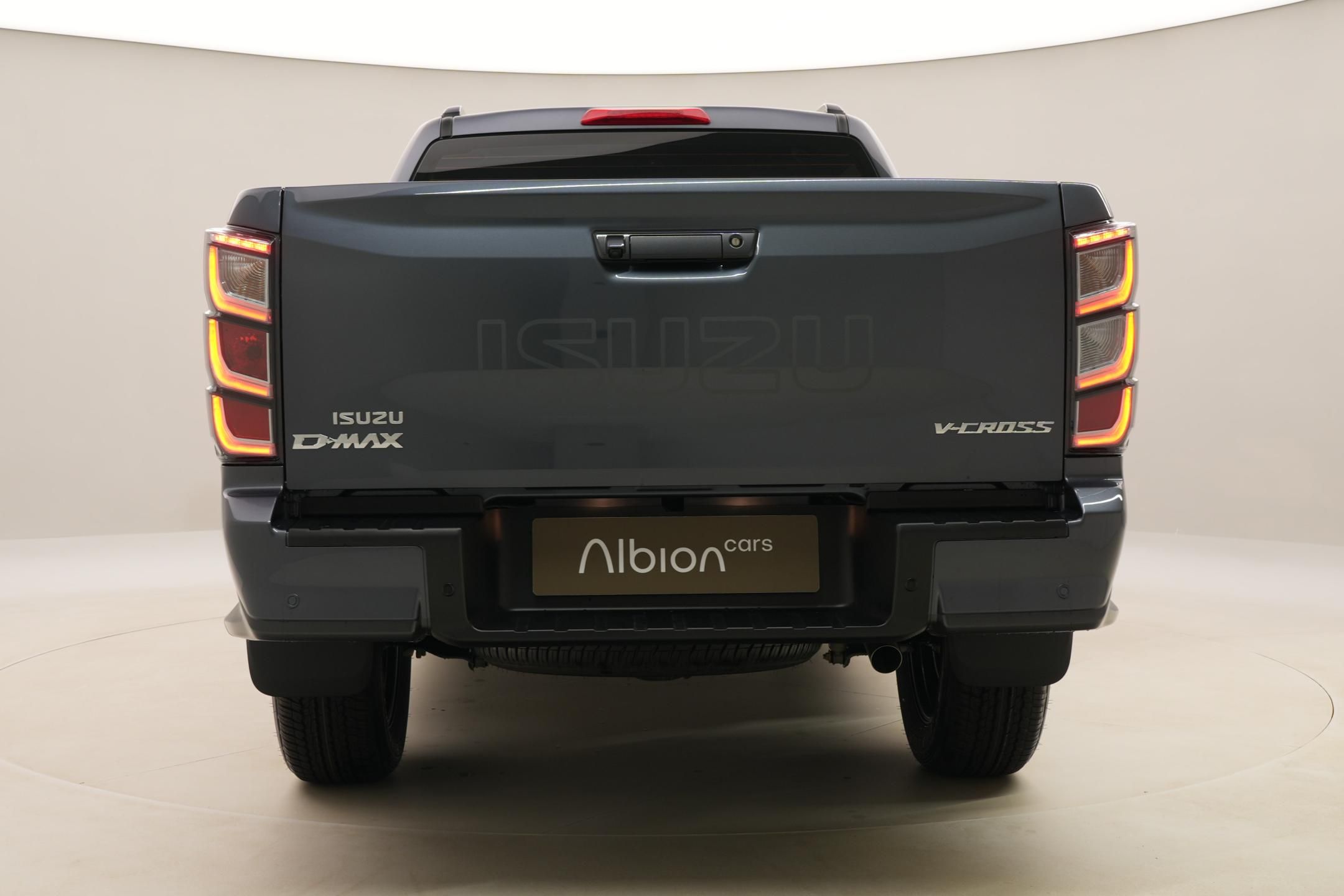 Isuzu D-Max, Double Cab 2,2 V-Cross 4x4 AUT - fotka 4