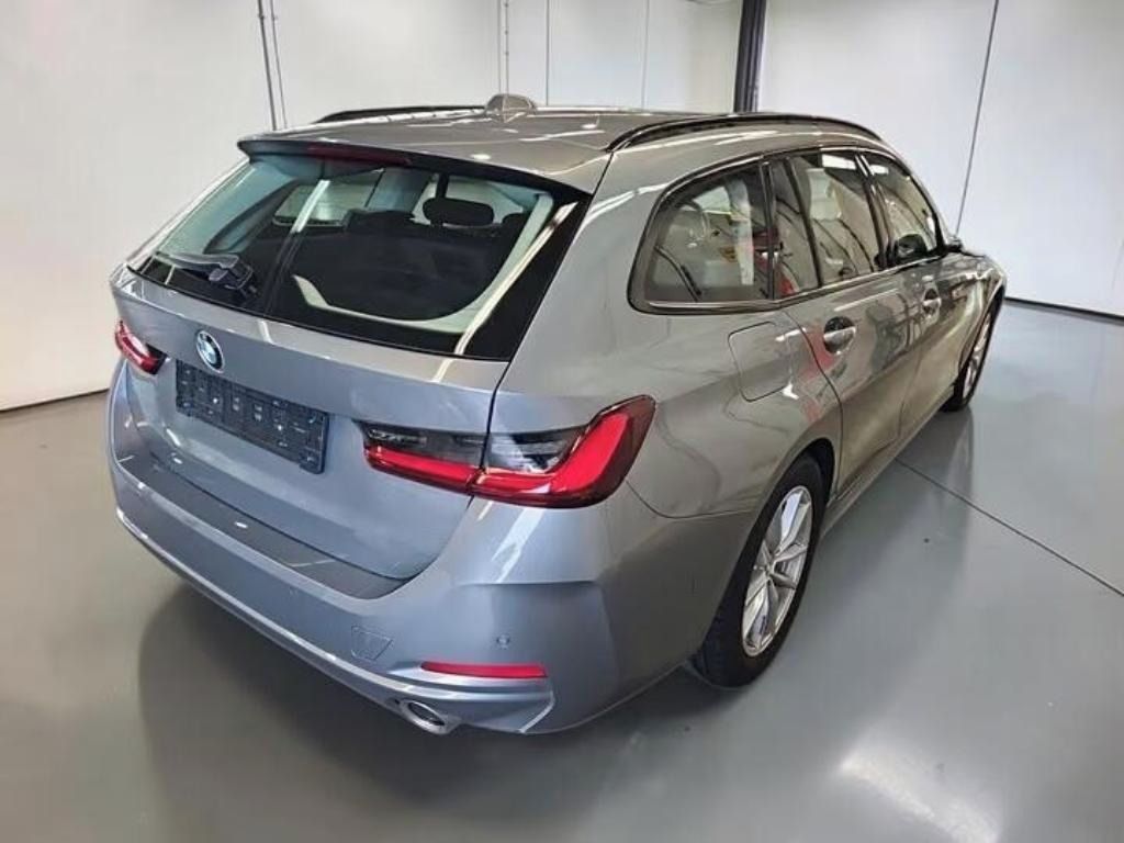 BMW Řada 3, 320 d T xDrive Shadow-Line - fotka 4
