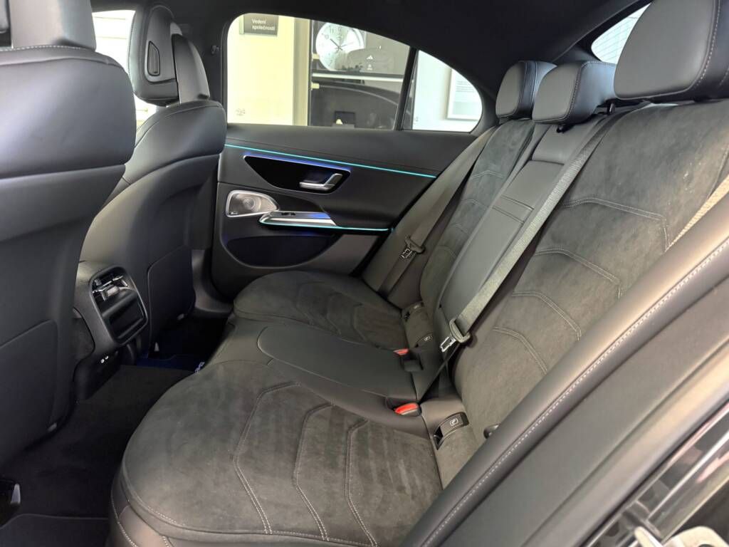 Mercedes-Benz Třídy E, 300 de 4MATIC - fotka 3
