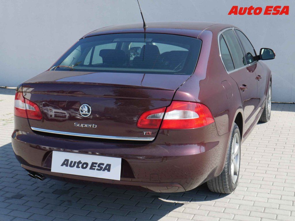 Škoda Superb, 2.0 TDI,2.maj,ČR - fotka 4