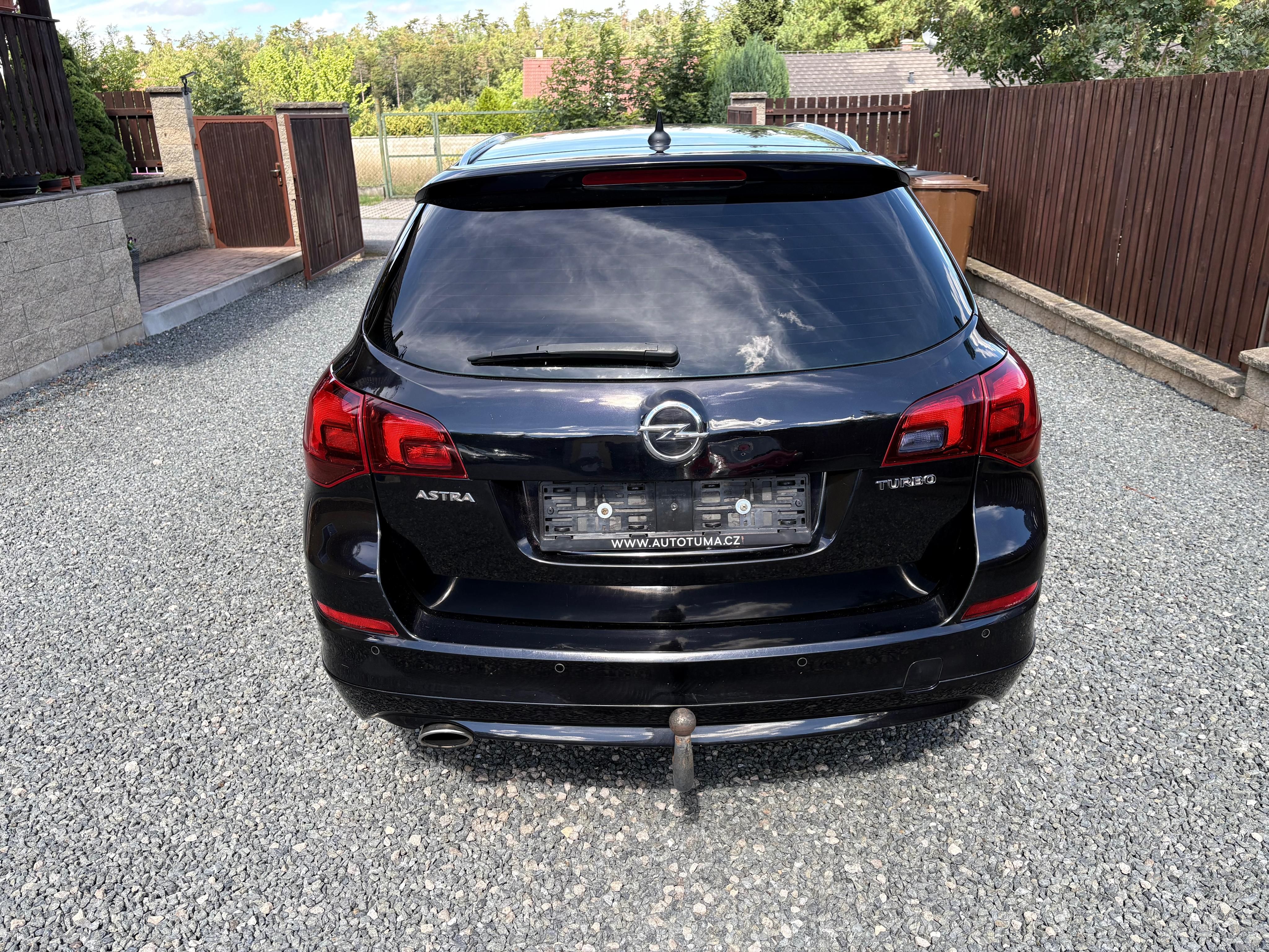 Opel Astra, Sports Tourer 1.6 16V, 132 KW - fotka 4