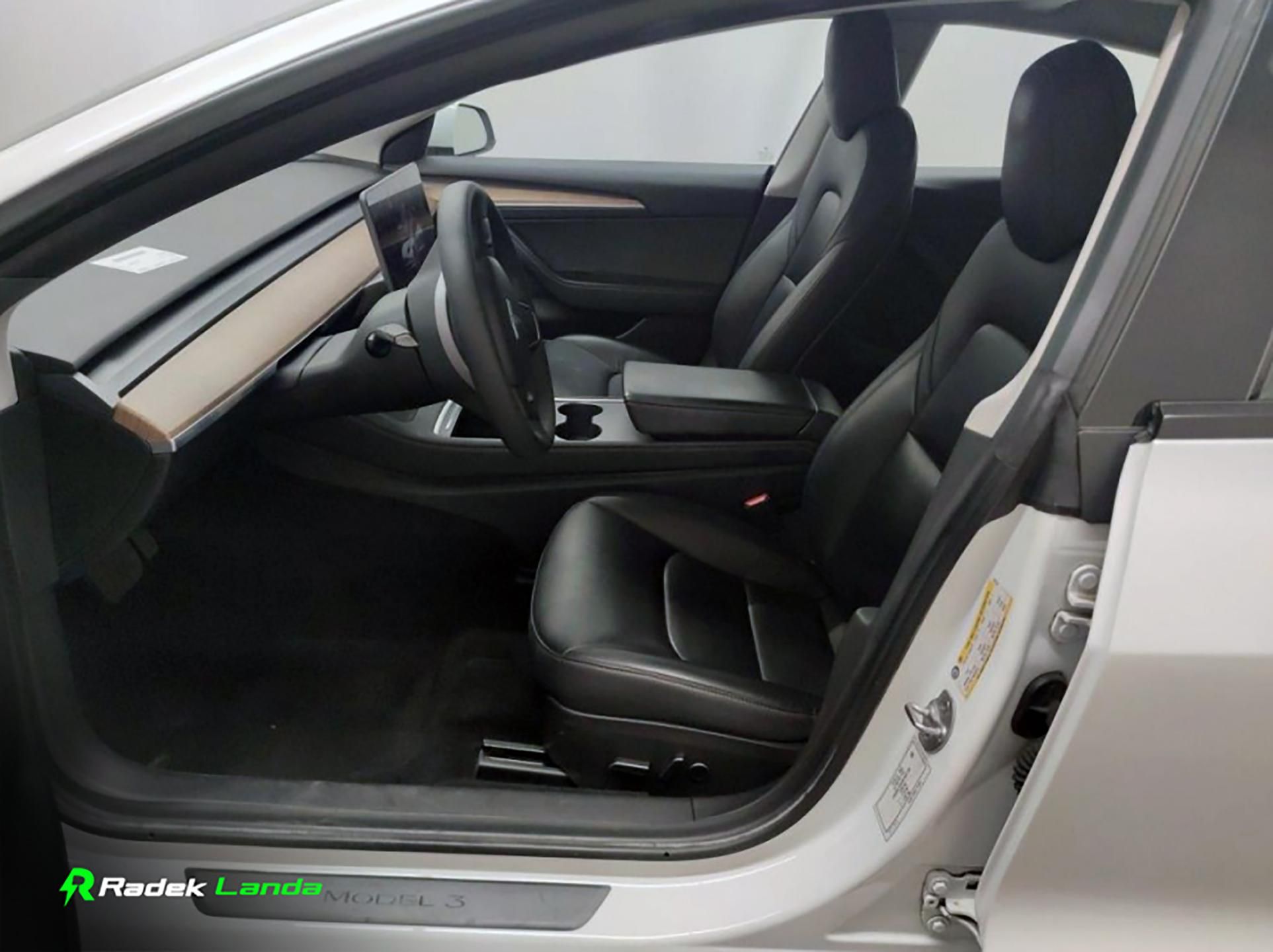 Tesla Model 3, AWD | Dual Motor, AMD Ryzen - fotka 6