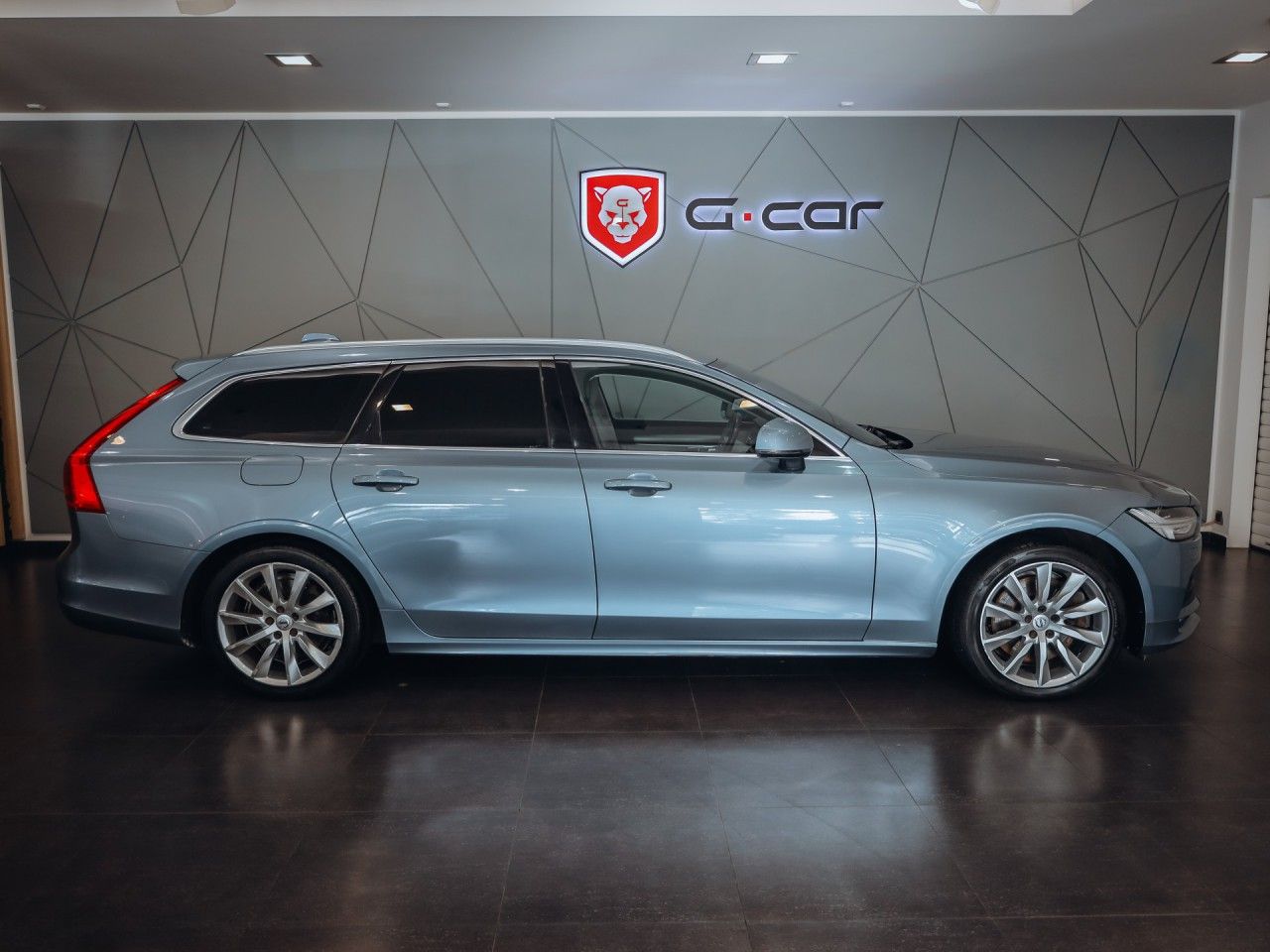 Volvo V90, D5 Momentum 173 kW AWD - fotka 4