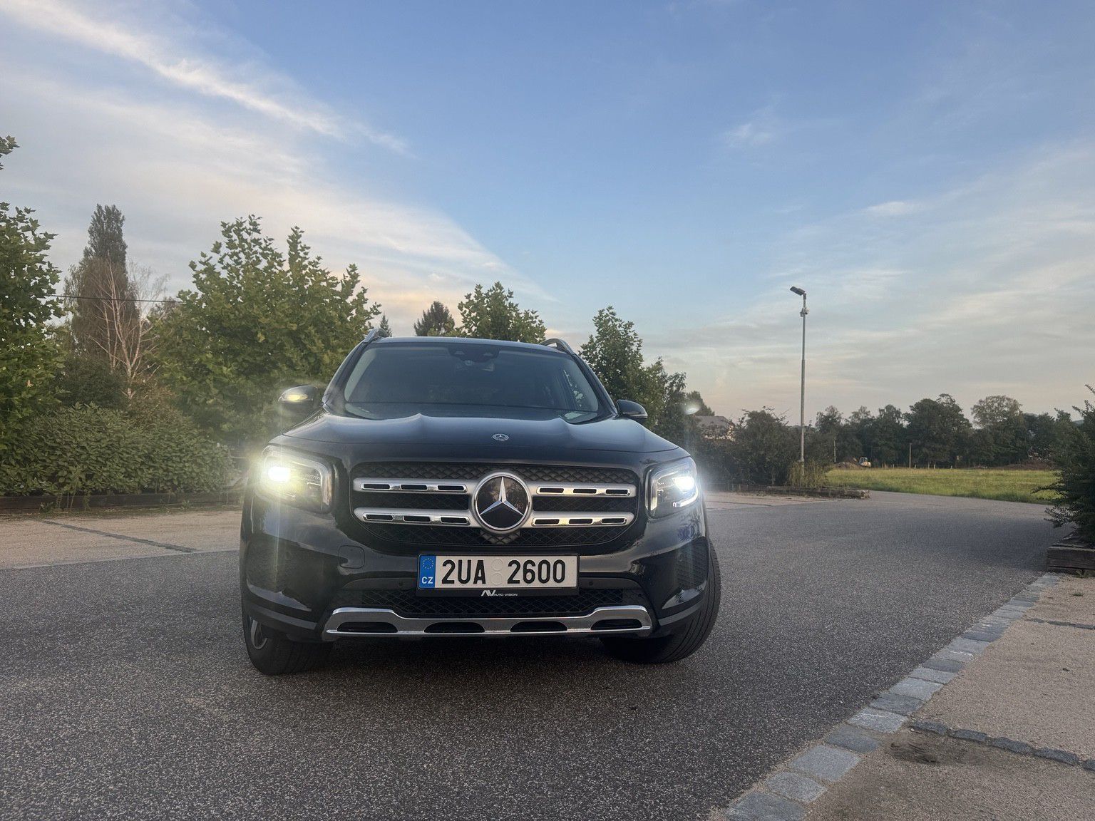 Mercedes-Benz GLB, 200 d 4 MATIC - Servisováno - fotka 2