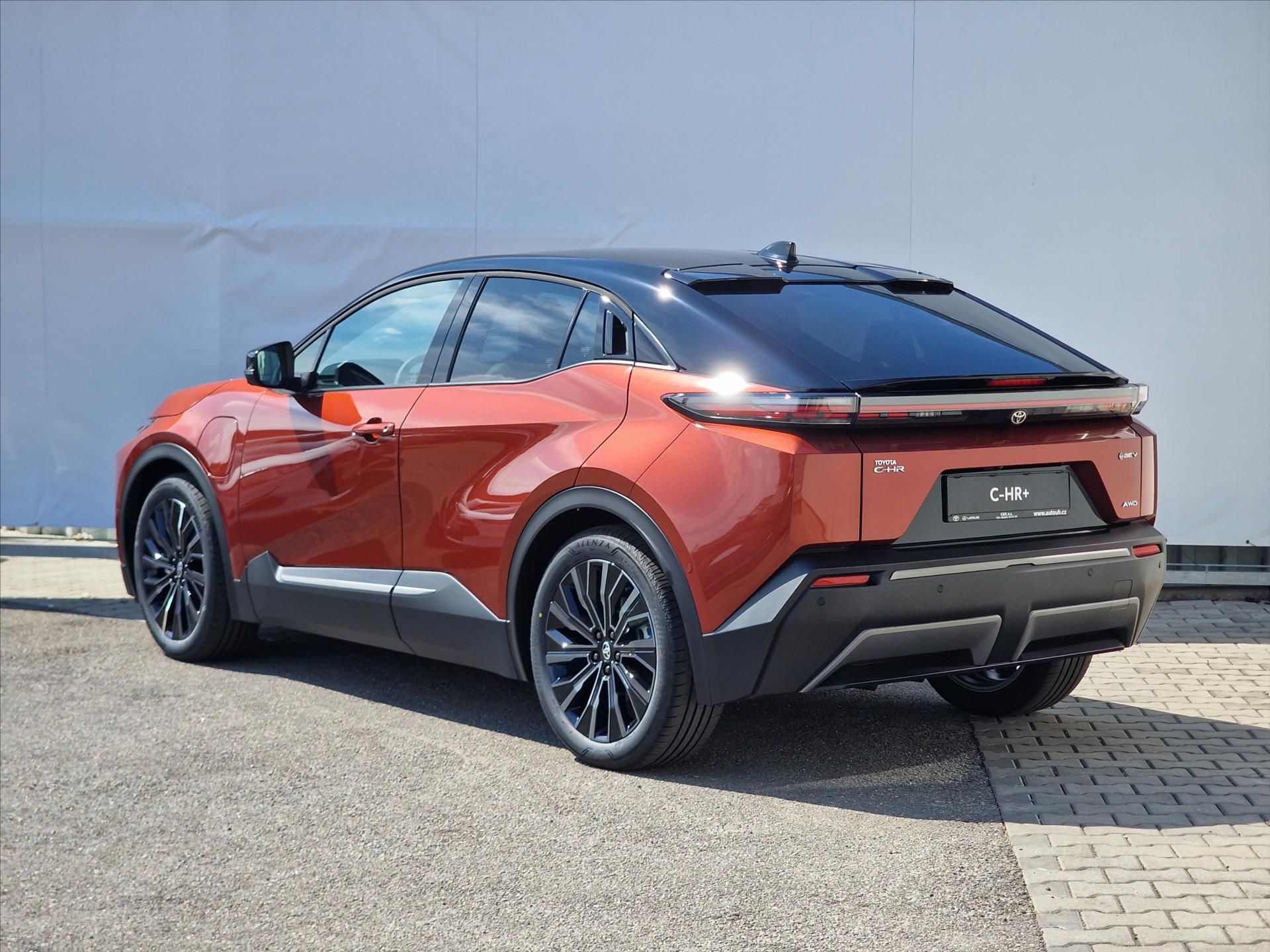 Toyota C-HR, + 77 kWh, pohon AWD (4×4) 343k - fotka 5