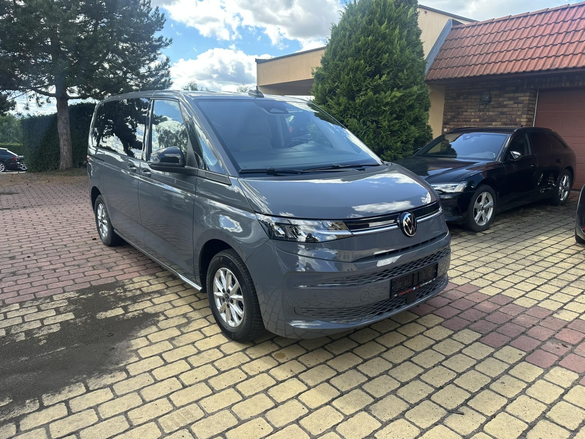 Volkswagen Multivan, T7, 2,0 TDI, DSG, ,,LIFE´´ - fotka 4