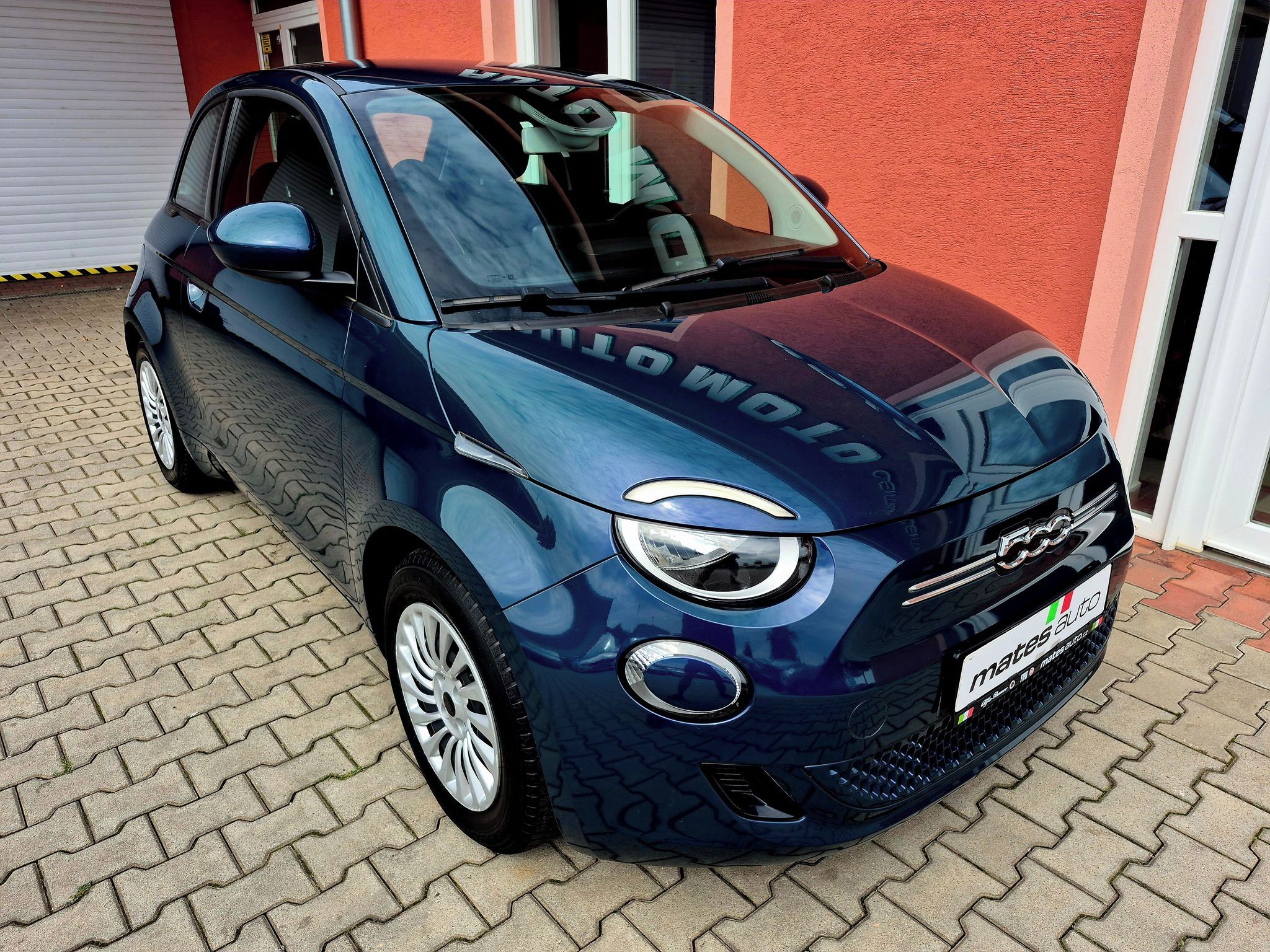 Fiat 500E, 42kwh 87KW  (ODPOČET DPH) - fotka 4