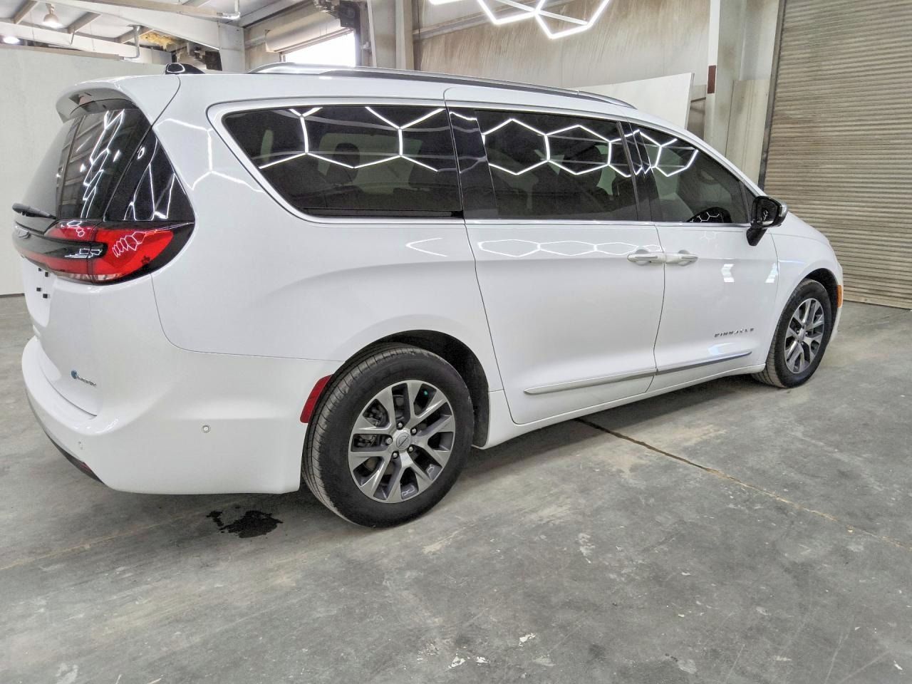 Chrysler Pacifica, Auto na cestě - fotka 4
