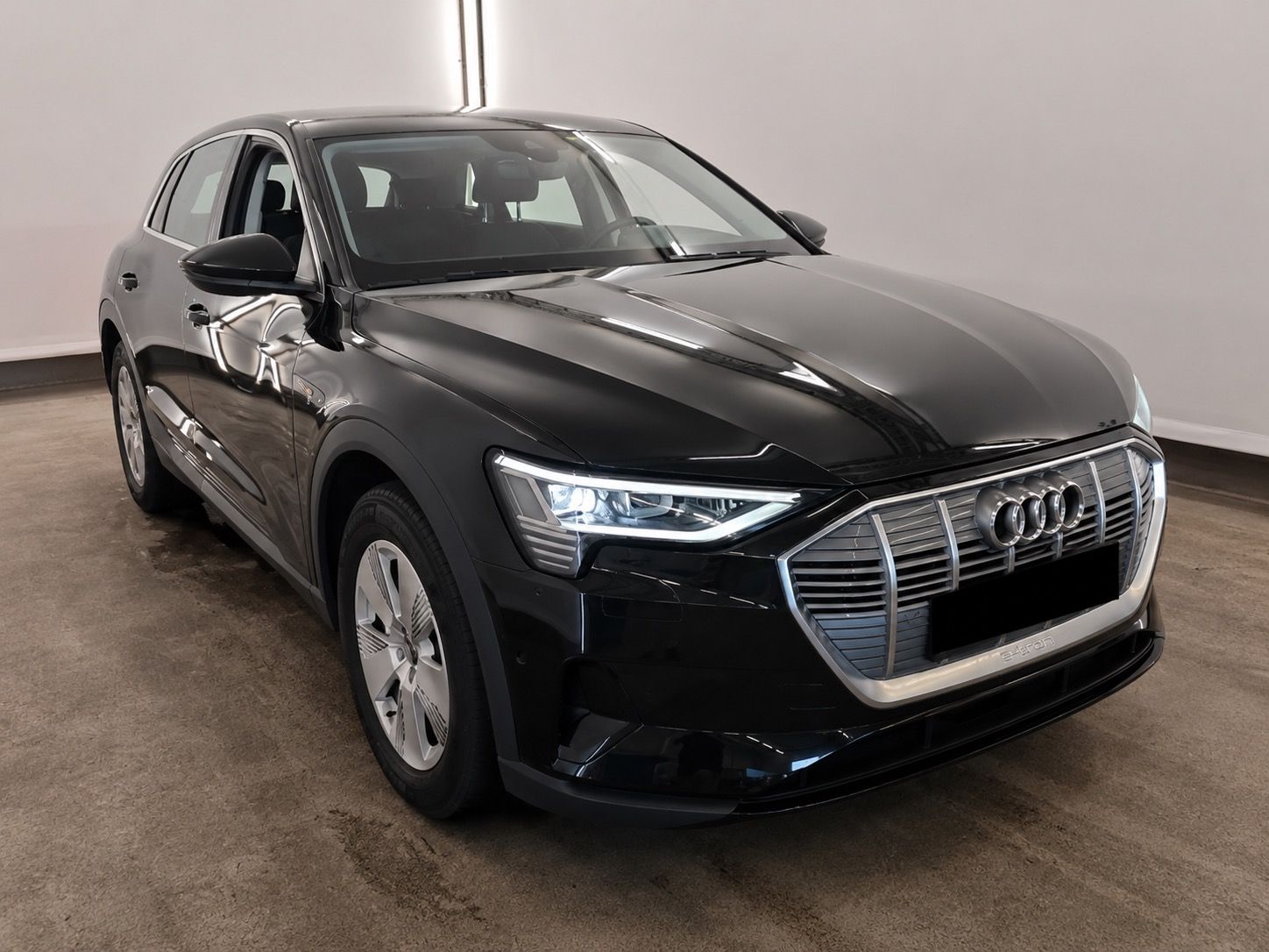 Audi e-tron, Audi E-Tron 55. 300 kw. 107000 - fotka 2