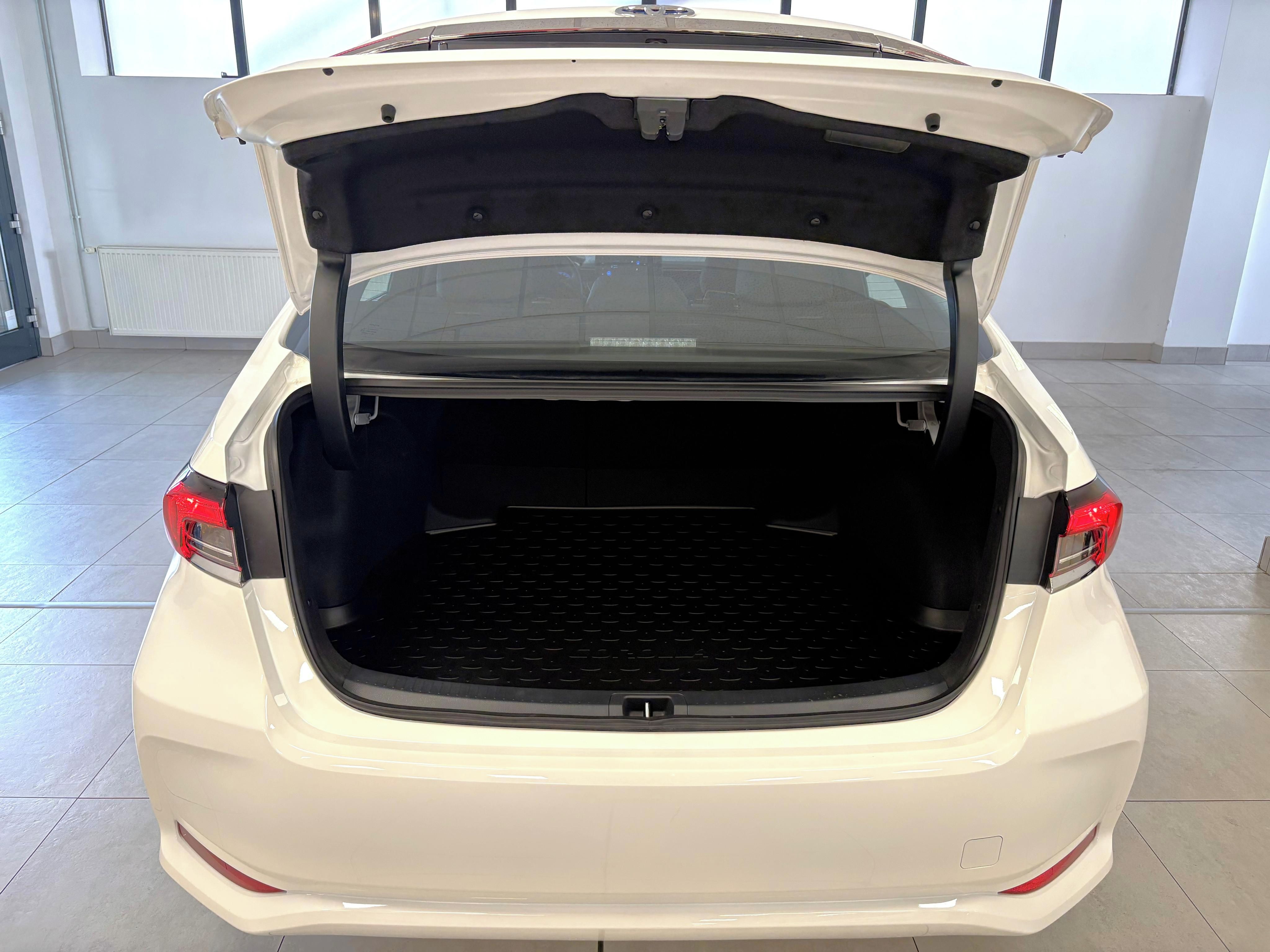 Toyota Corolla, 1,8 HEV Comfort - fotka 6