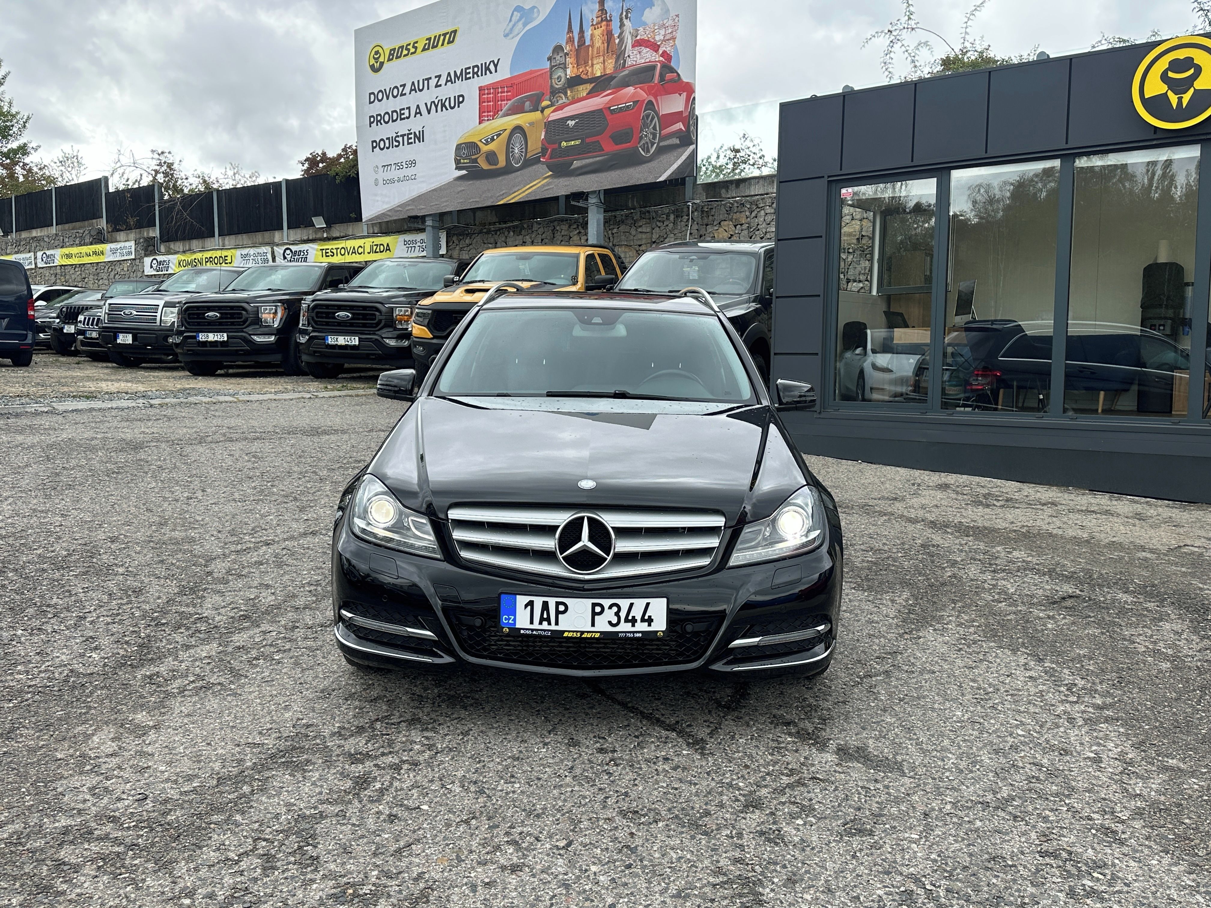 Mercedes-Benz Třídy C, Mercedes-Benz C 200 2013 - fotka 3
