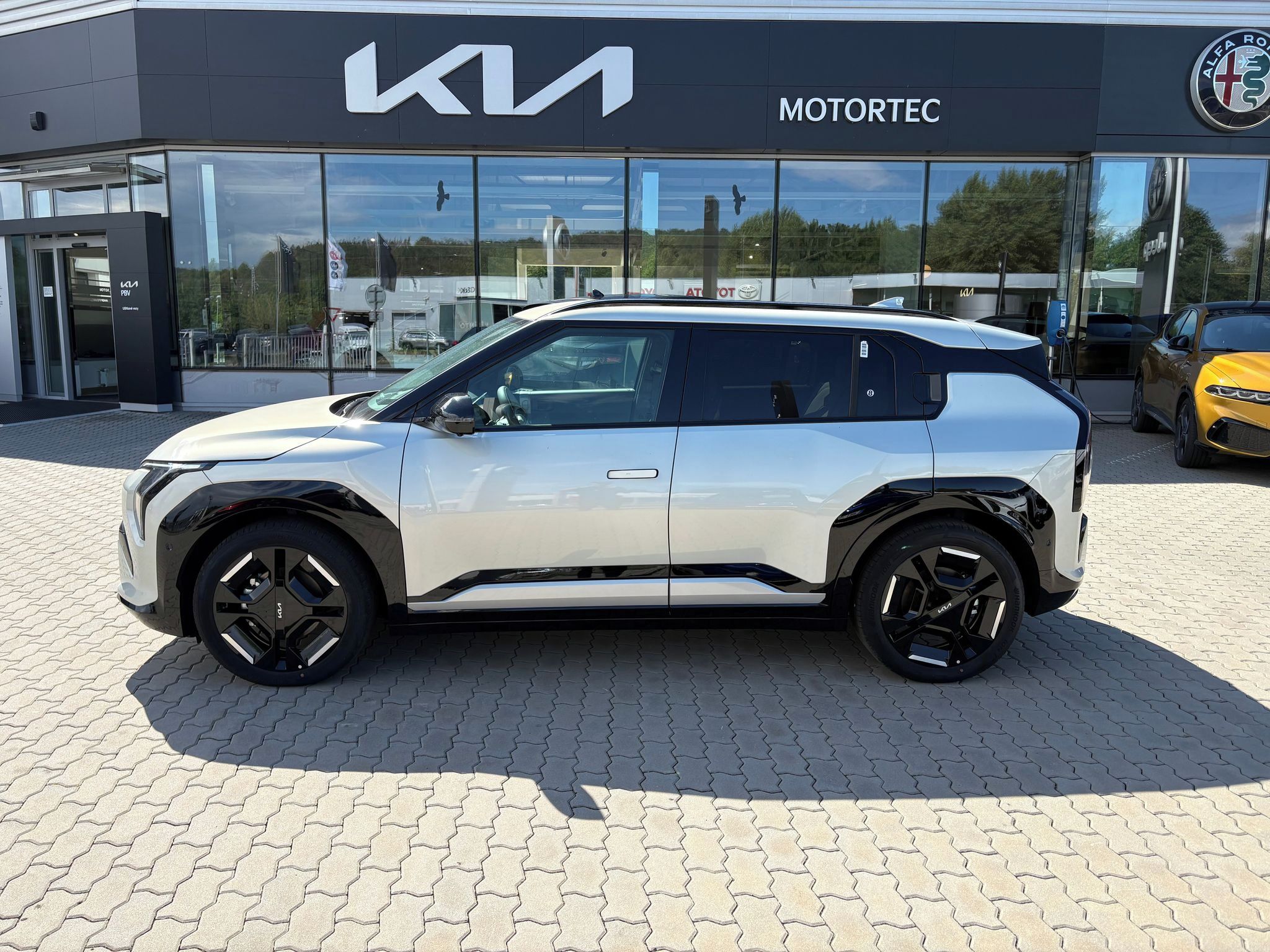Kia EV3, 4x2 GT-LINE 150 KW + 81,4 KWH - fotka 4