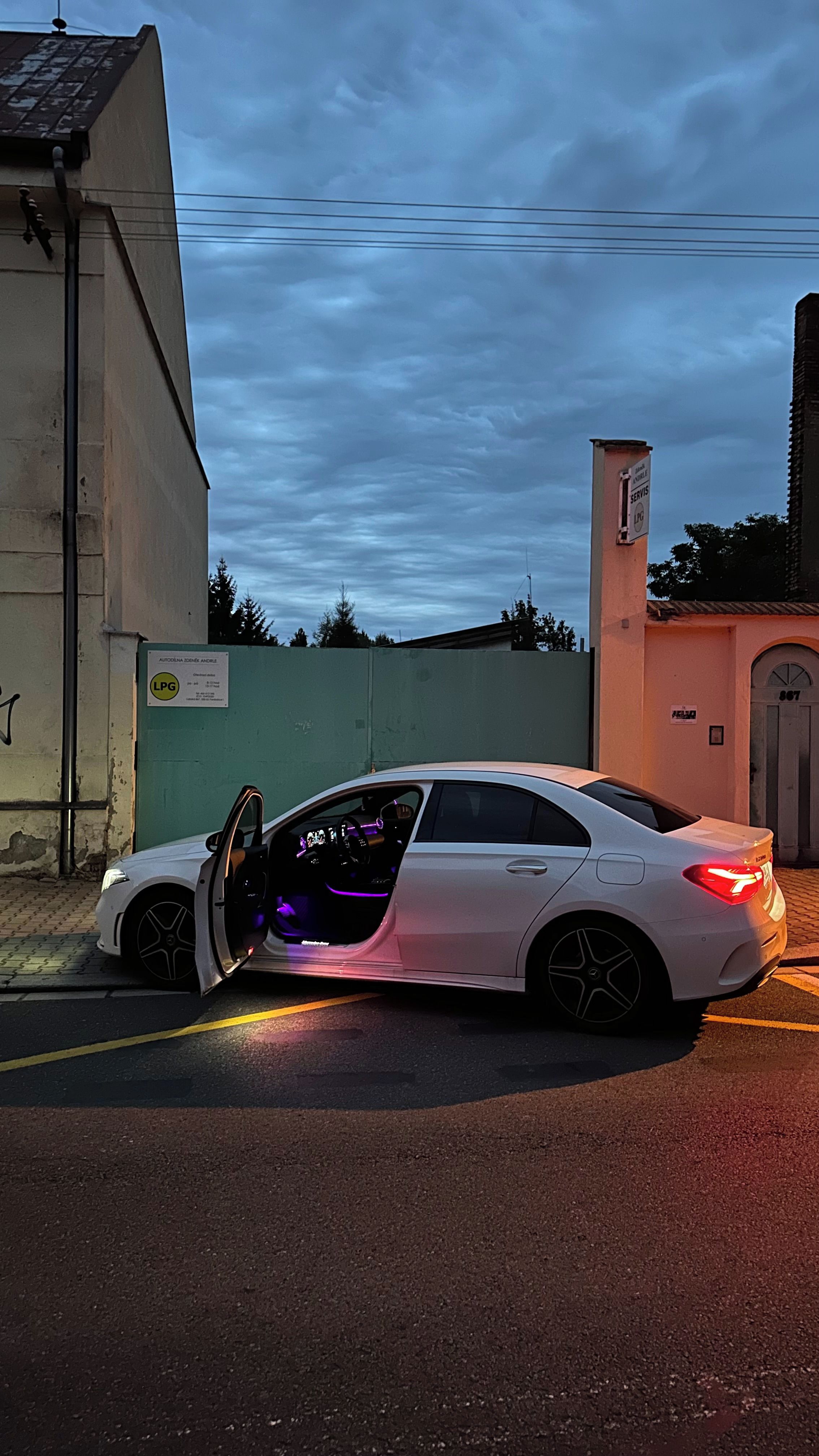 Mercedes-Benz Třídy A, 200 d Sedan, AMG Line - fotka 4