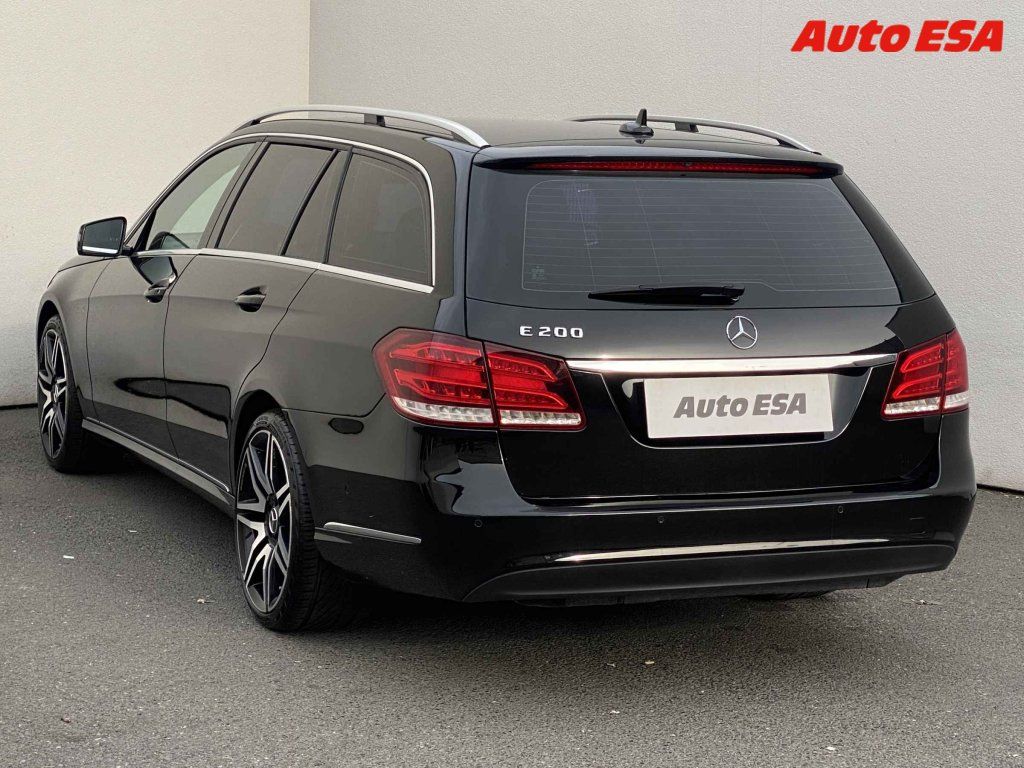 Mercedes-Benz Třídy E, 2.0 E200,AT - fotka 6