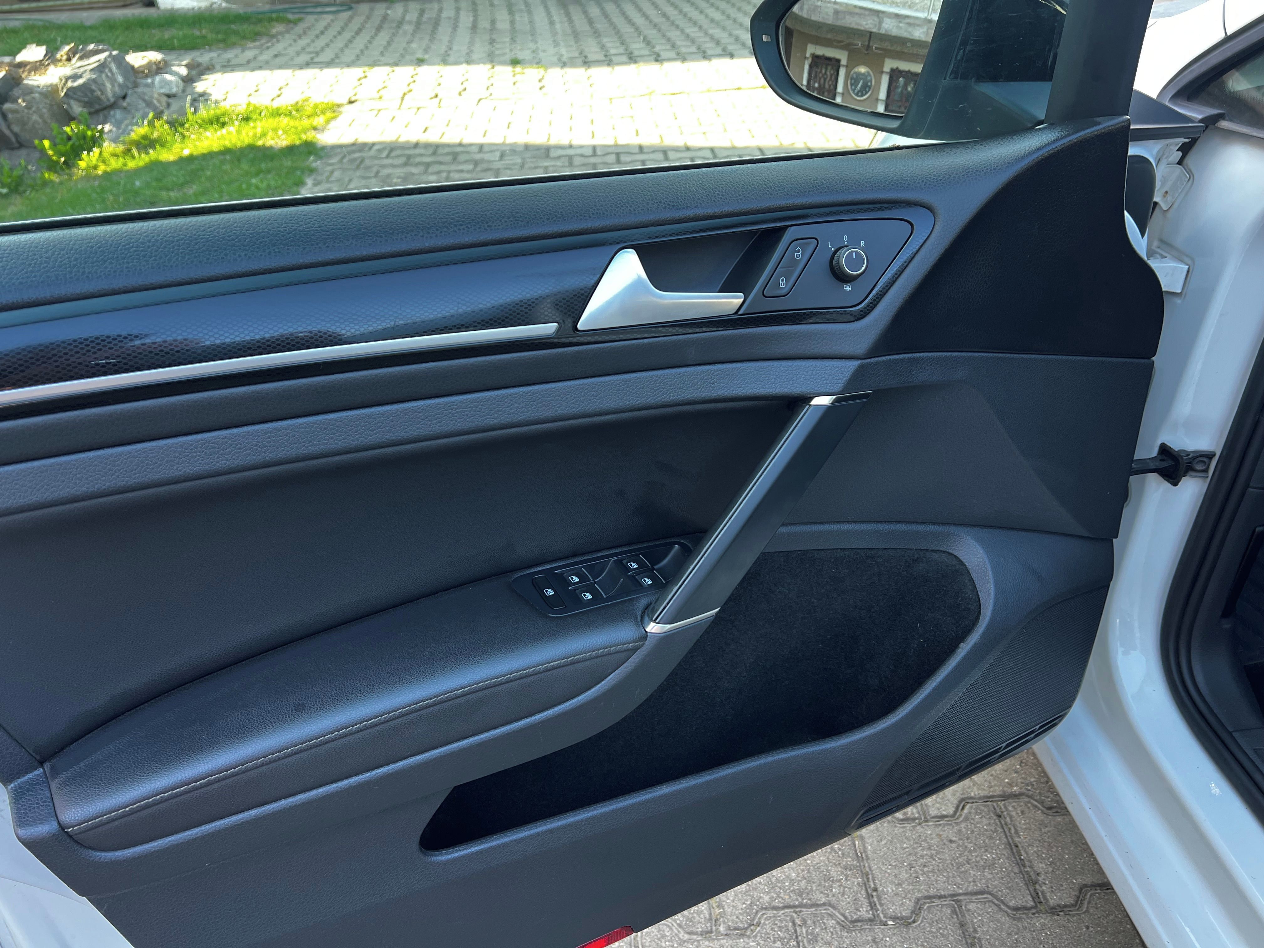 Volkswagen Golf, VW Golf VII 1.6 TDI - fotka 3