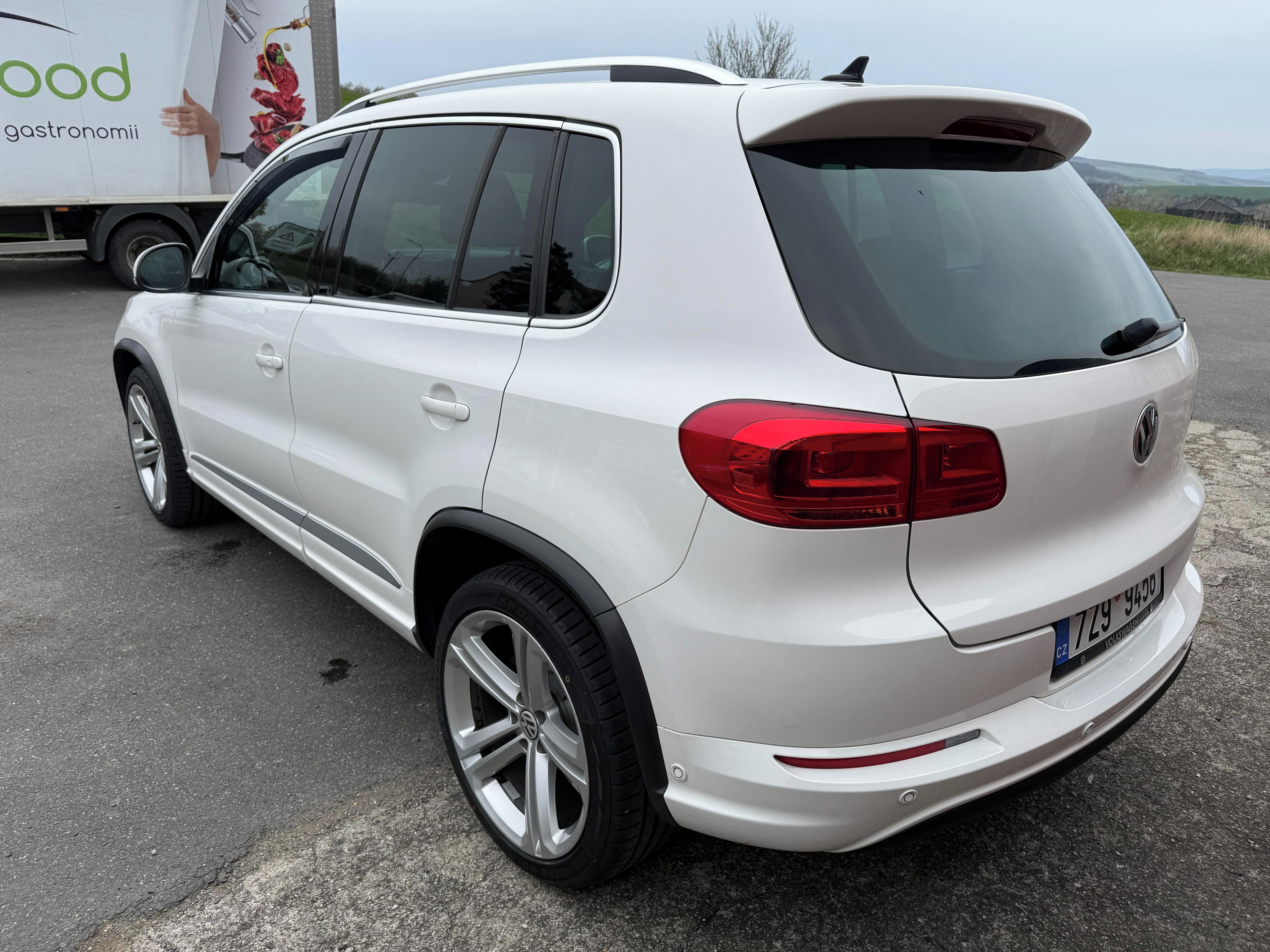 Volkswagen Tiguan, VW Tiguan R-line 2.0TSI 155kW - fotka 4
