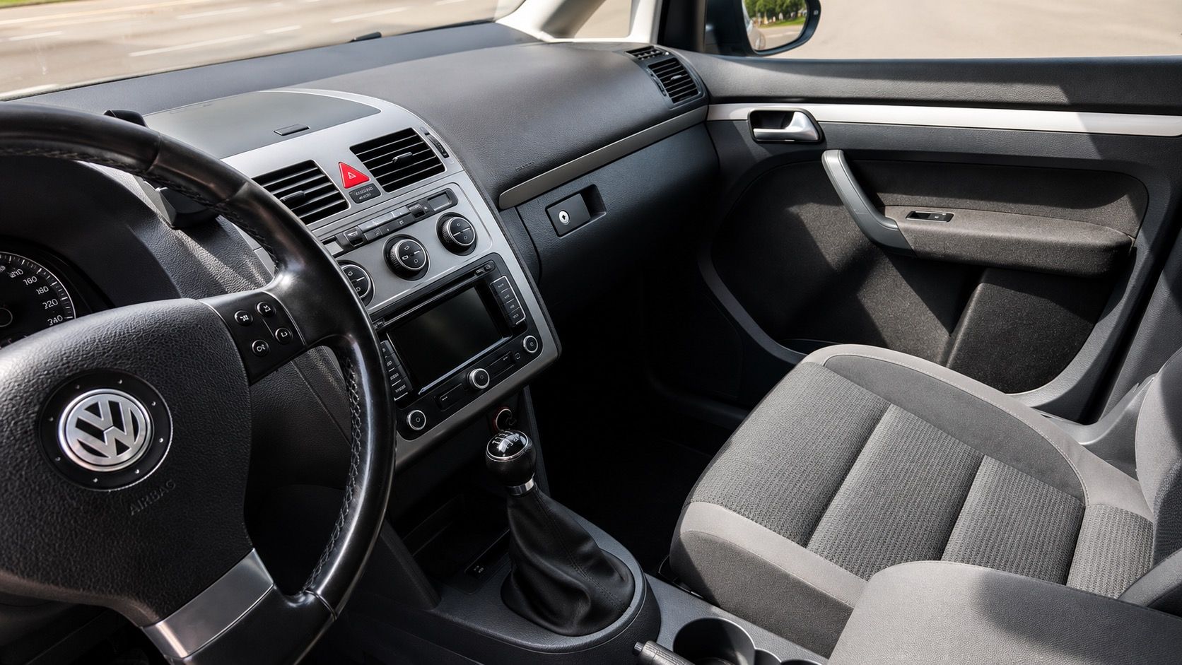 Volkswagen Touran - fotka 6