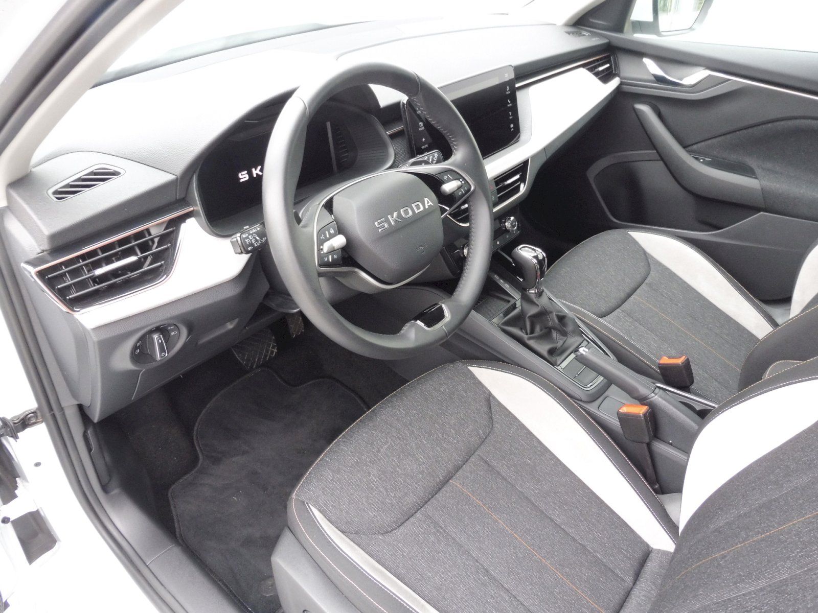 Škoda Kamiq, Top Selection 1,0 TSI 85kW DSG - fotka 6