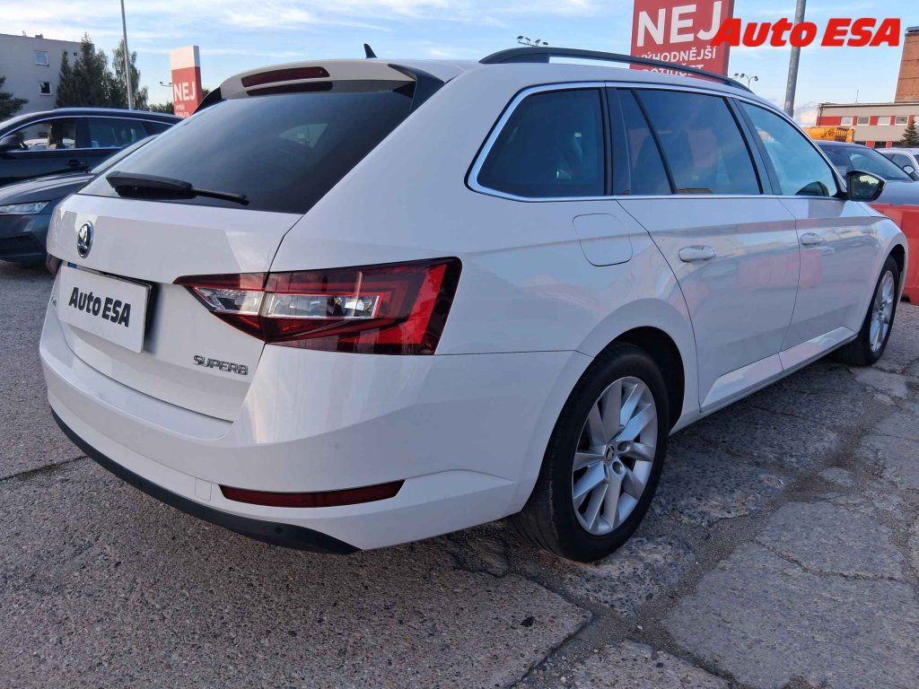 Škoda Superb, 2.0 TDi,2.maj,ČR - fotka 2
