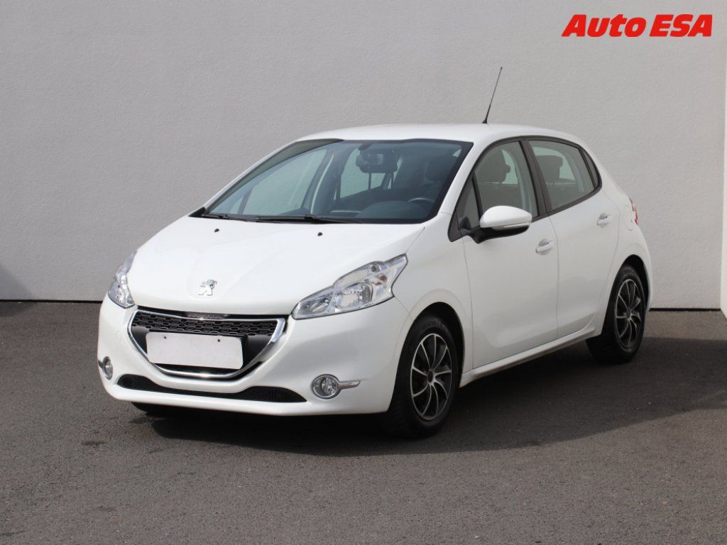 Peugeot 208, 1.2 i,1.maj,ČR,Active - fotka 3