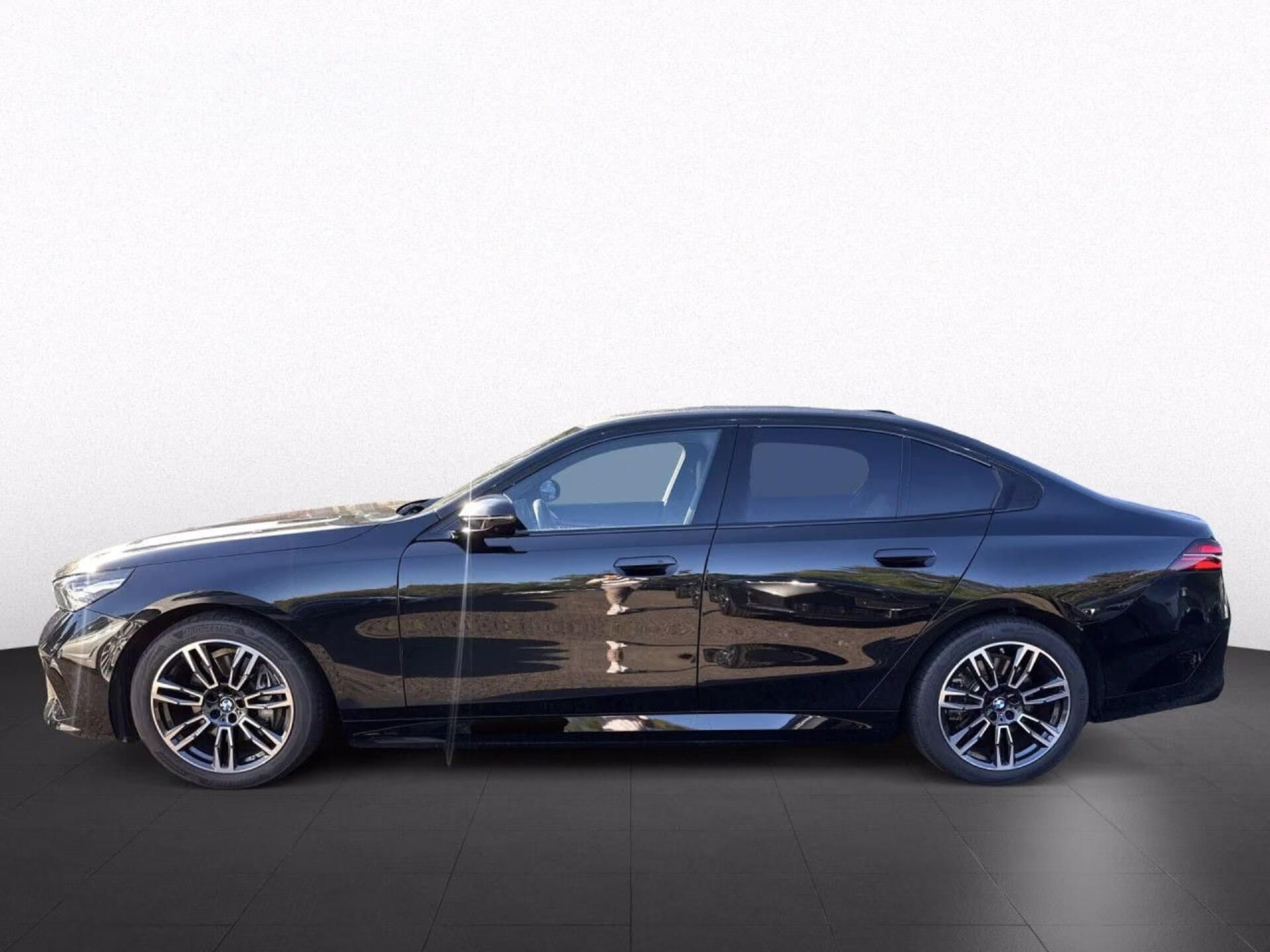 BMW i5, xDrive40 M-Sport B&W Pano HuD - fotka 3