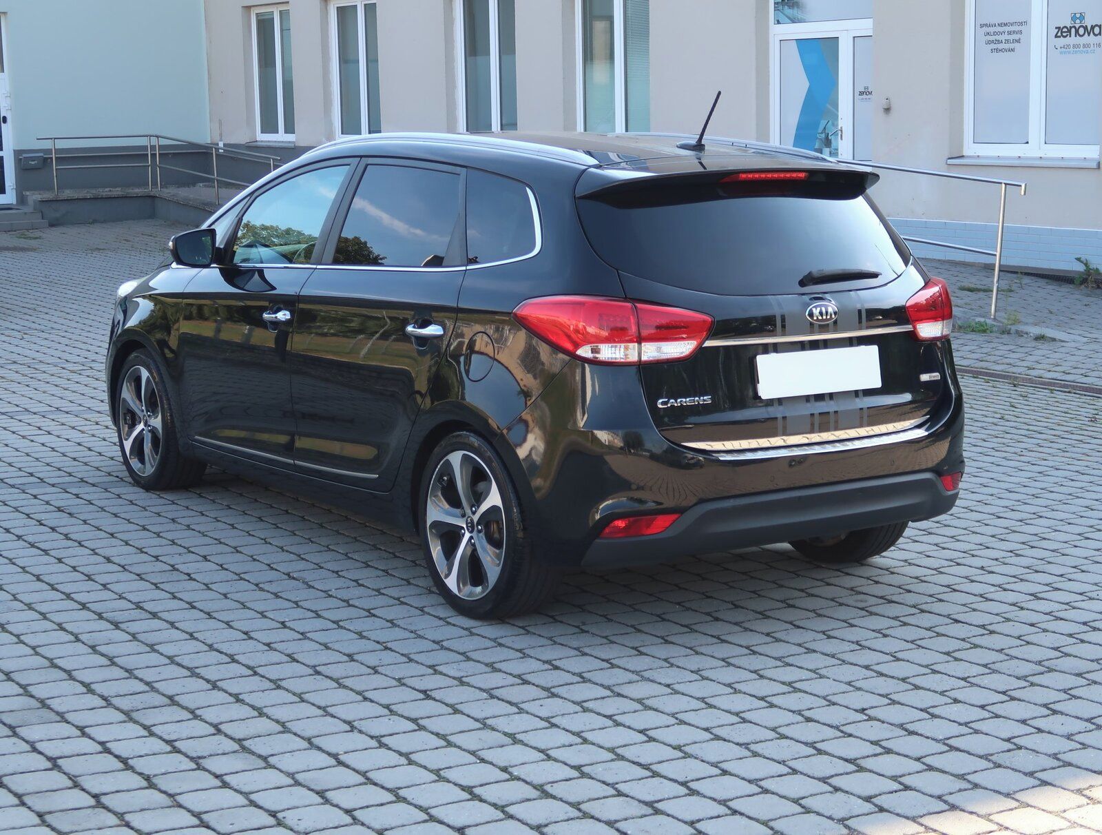 Kia Carens, 1.7 CRDi, 7 míst, Navi - fotka 4
