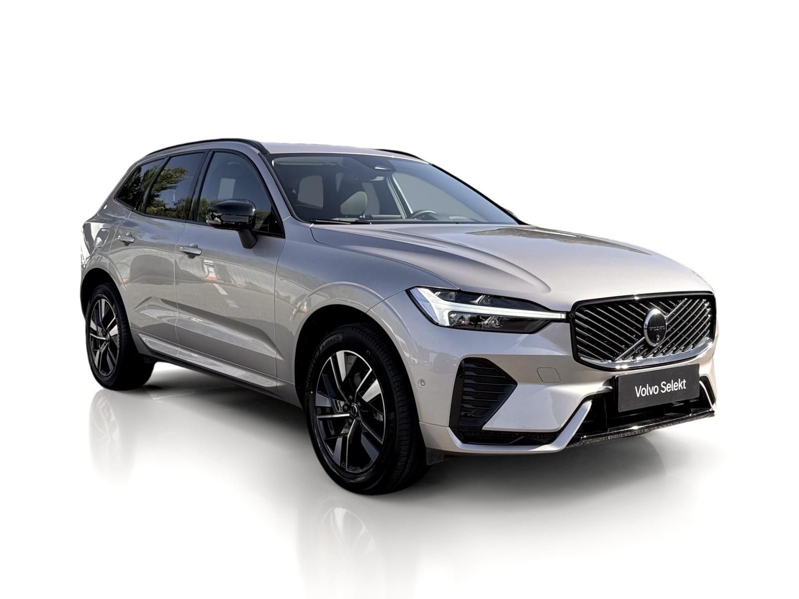 Volvo XC60, B5 AWD // PLUS DARK + sada kol - fotka 5