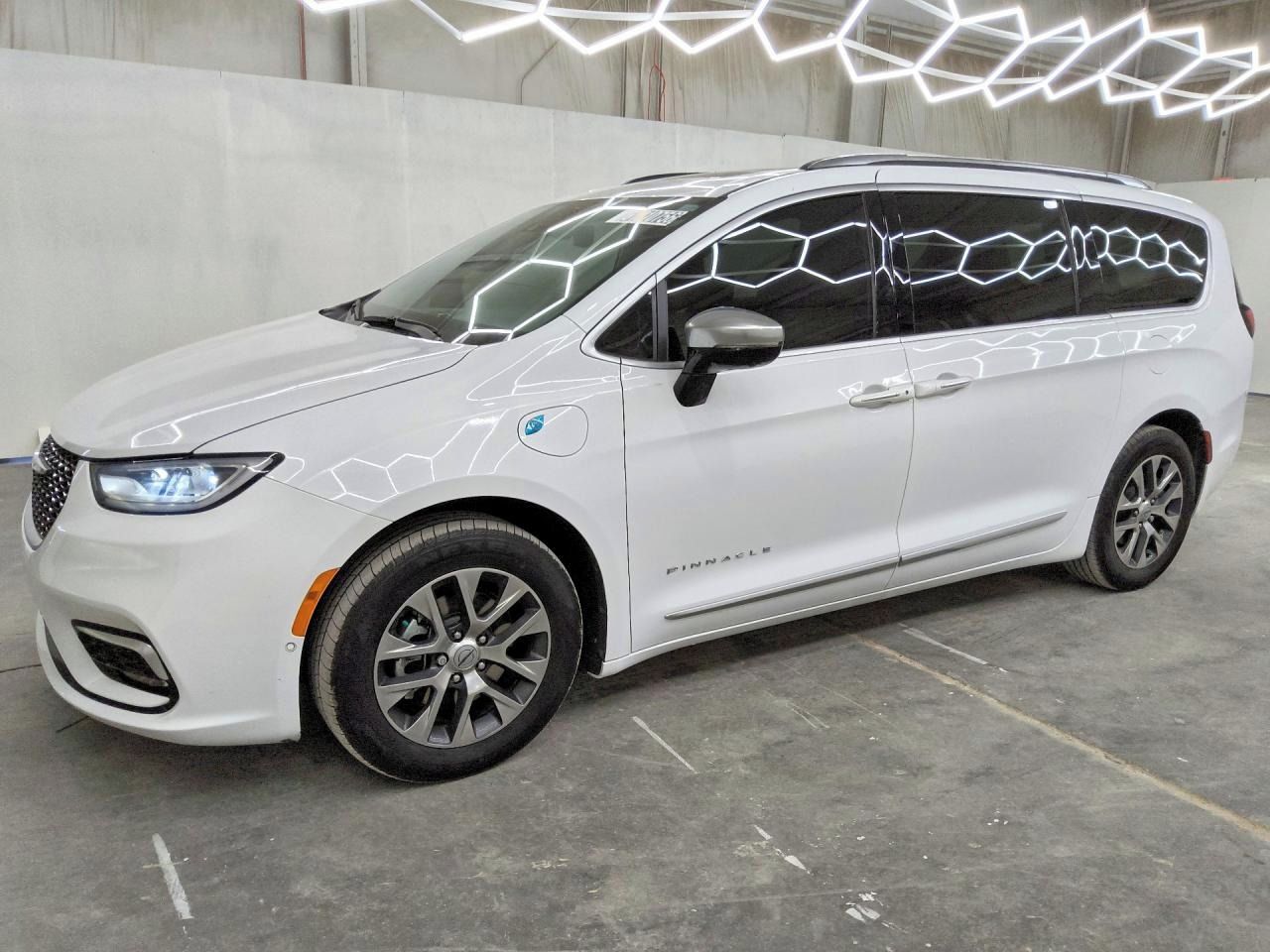 Chrysler Pacifica, Auto na cestě