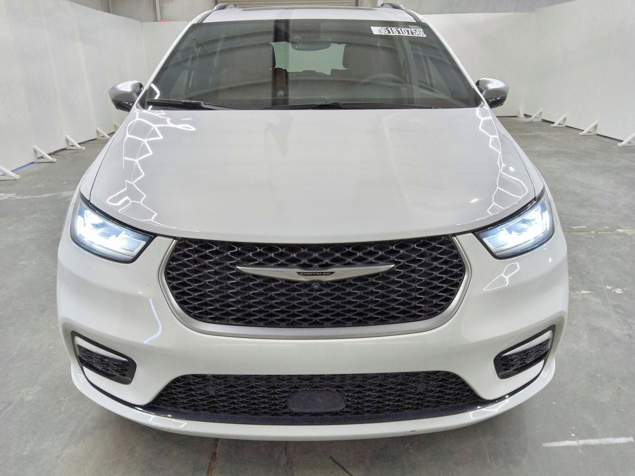 Chrysler Pacifica, Auto na cestě - fotka 5