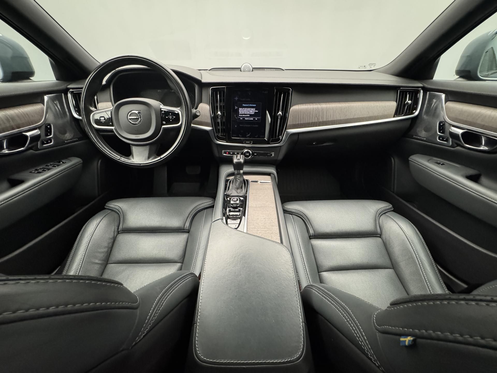 Volvo V90, CC D4 AWD PRO AUT - fotka 2
