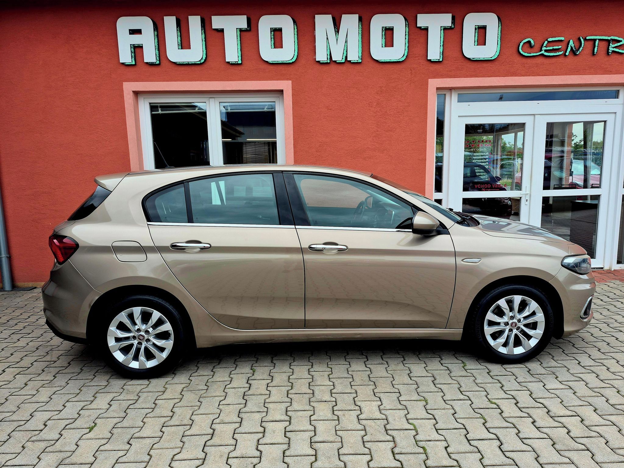 Fiat Tipo, LOUNGE 1.4 70kw - fotka 6