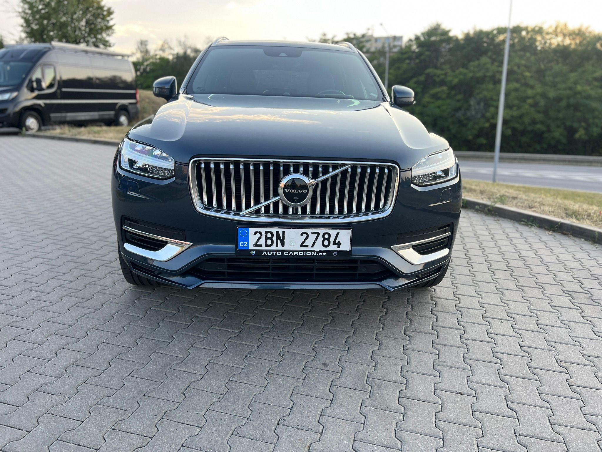 Volvo XC90, T8/B&W/Nappa/vzduch/360/HUD/21