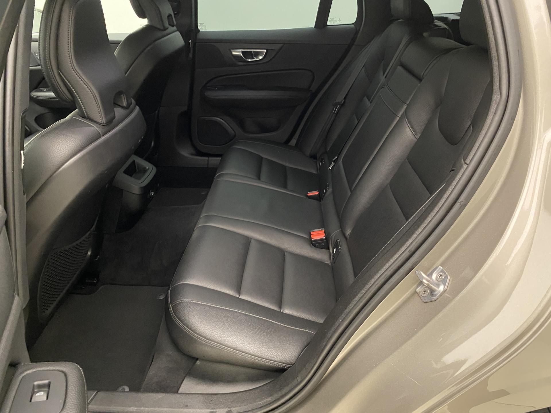 Volvo V60, D4 MOMENTUM AUT - fotka 5