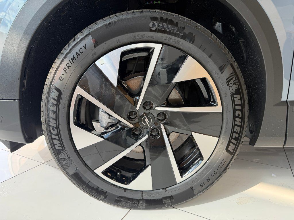 Opel Grandland, Ultimate Hybrid 1,2T 145k AT - fotka 4