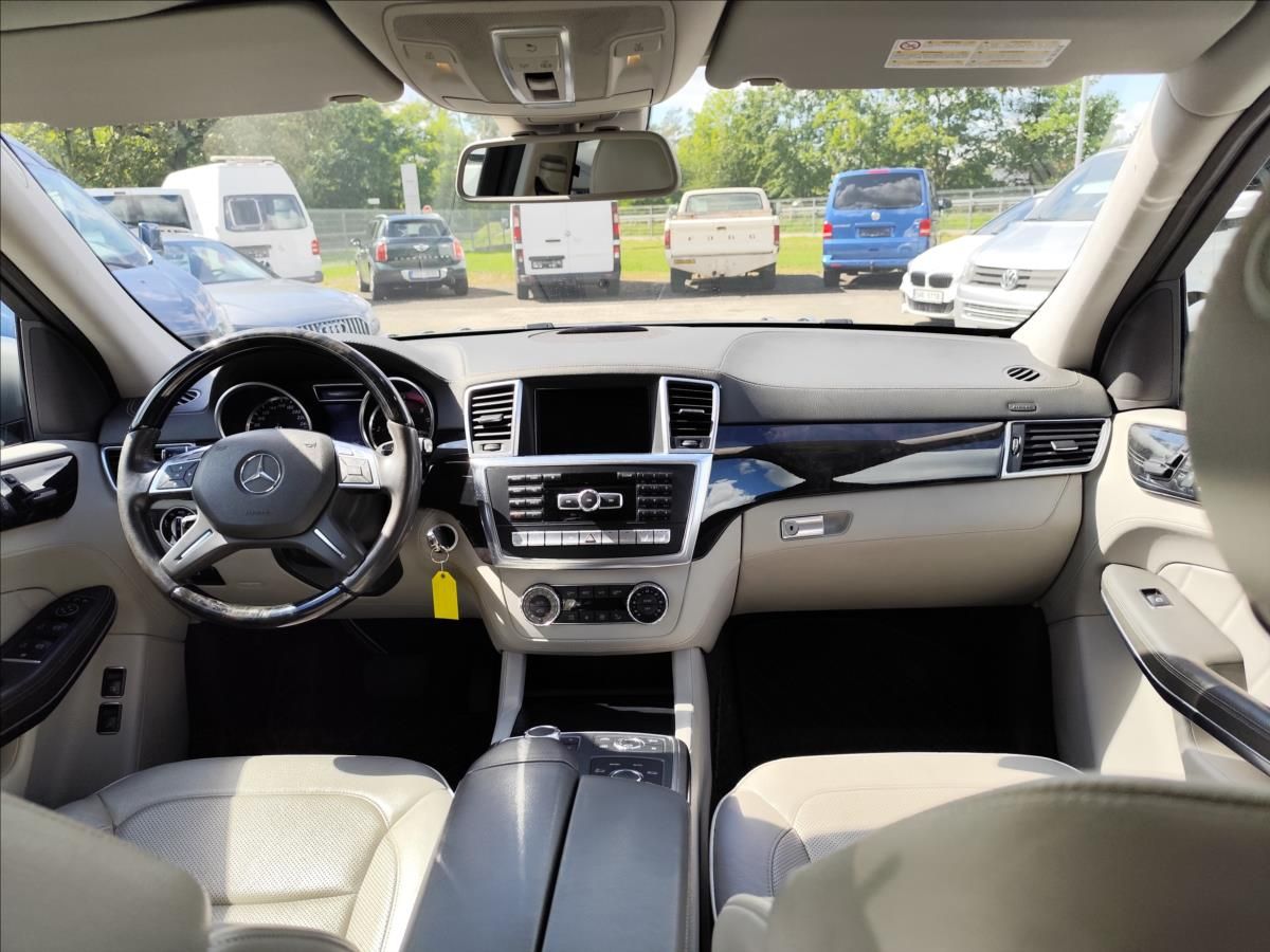 Mercedes-Benz GL, 350 CDI BLUETEC 4M AMG 190KW Č - fotka 4