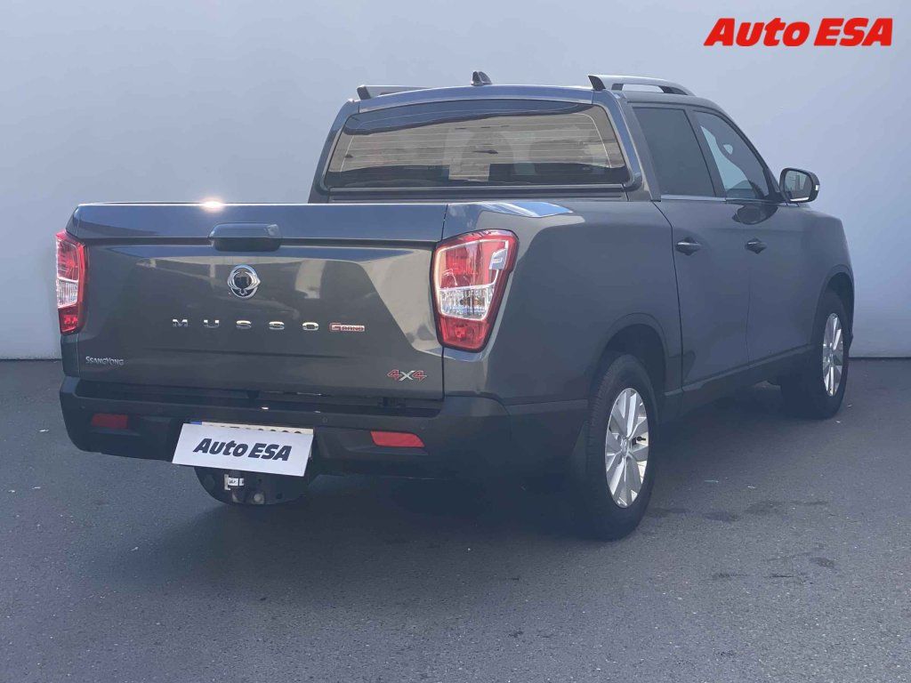 SsangYong Musso, 2.2 e-XDi 4x4,ČR,Style - fotka 4