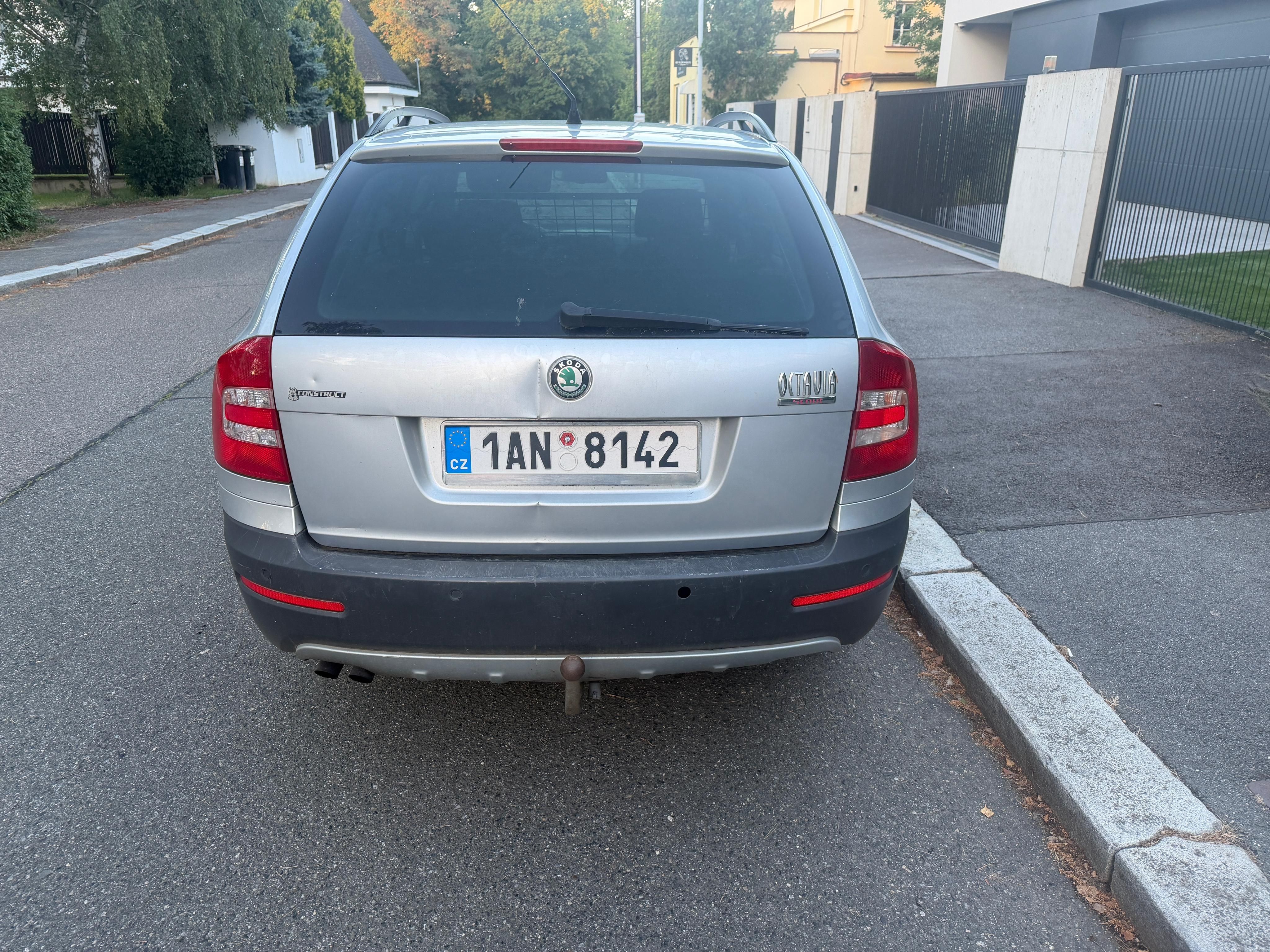 Škoda Octavia, 2.0 benzin,scout 4X4 serviska - fotka 4