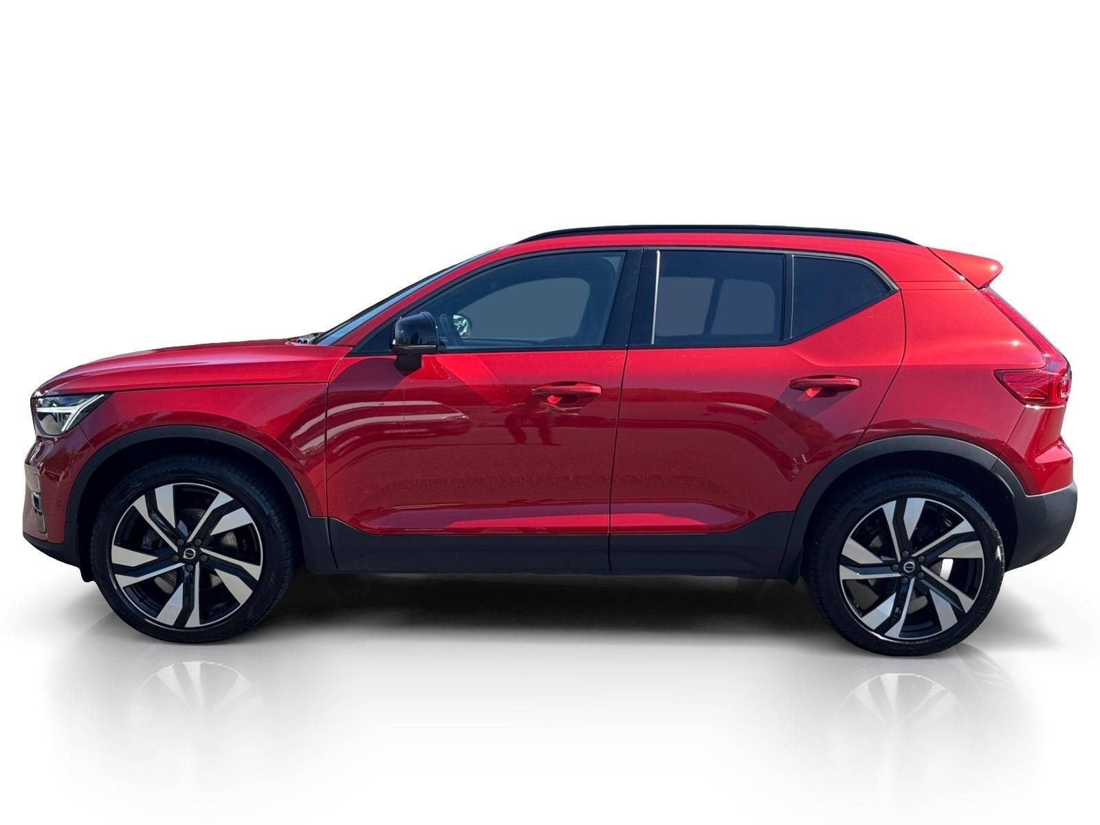 Volvo XC40, B4 FWD ULTRA DARK // 1. maj. - fotka 2