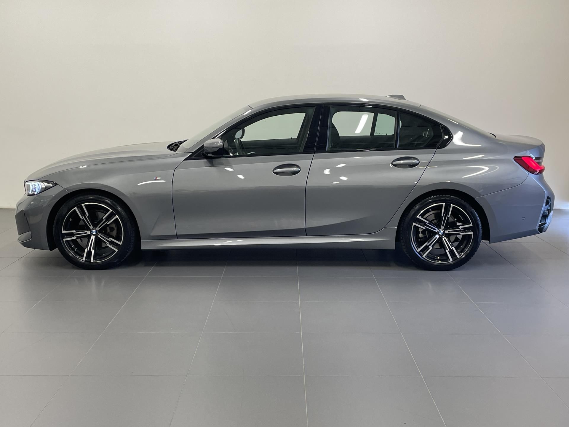 BMW Řada 3, 320d xDrive Sedan - fotka 3