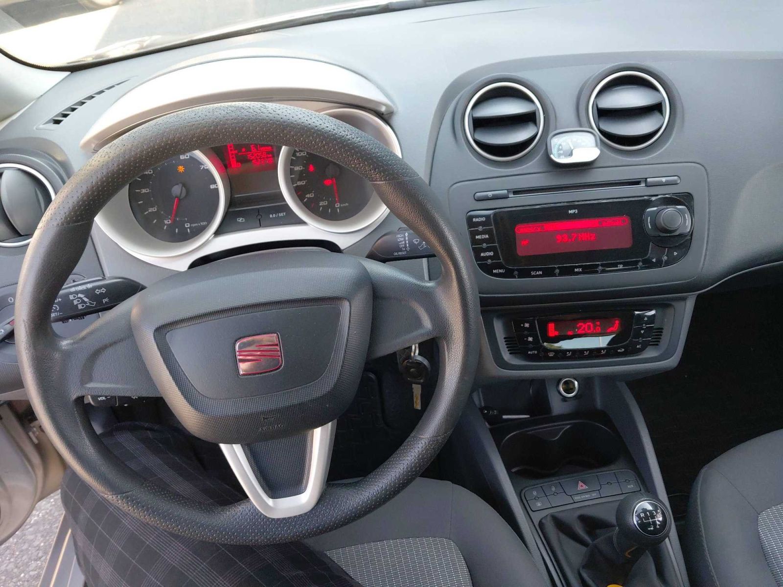 Seat Ibiza, 1.4 16V, ČR,1.maj - fotka 3