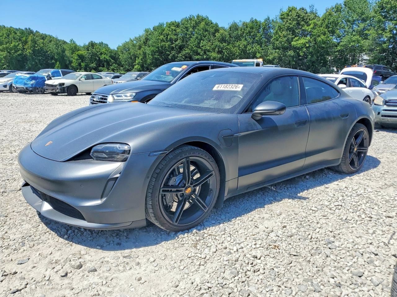 Porsche Taycan, Auto na cestě