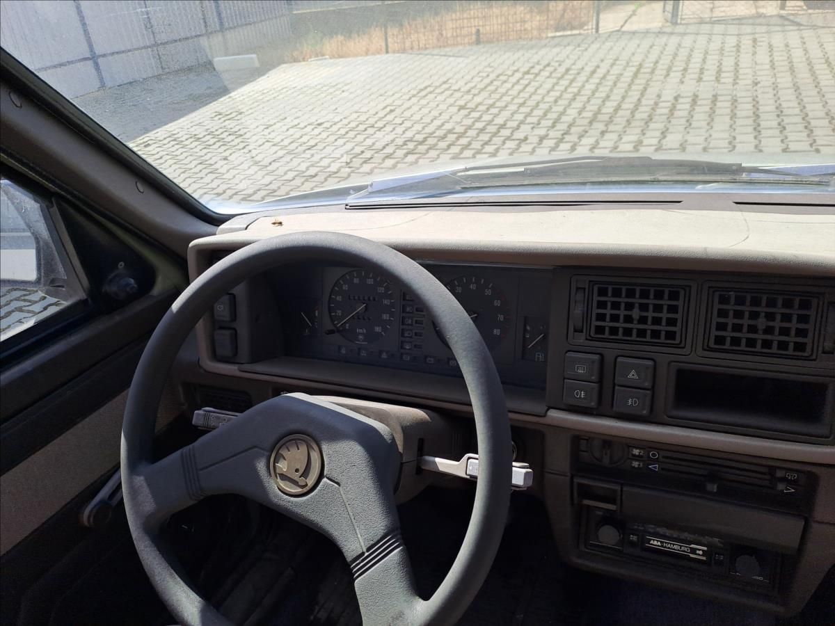 Škoda Favorit, 1,3 ECO UHRAZENO 1.MAJITEL  13 - fotka 6