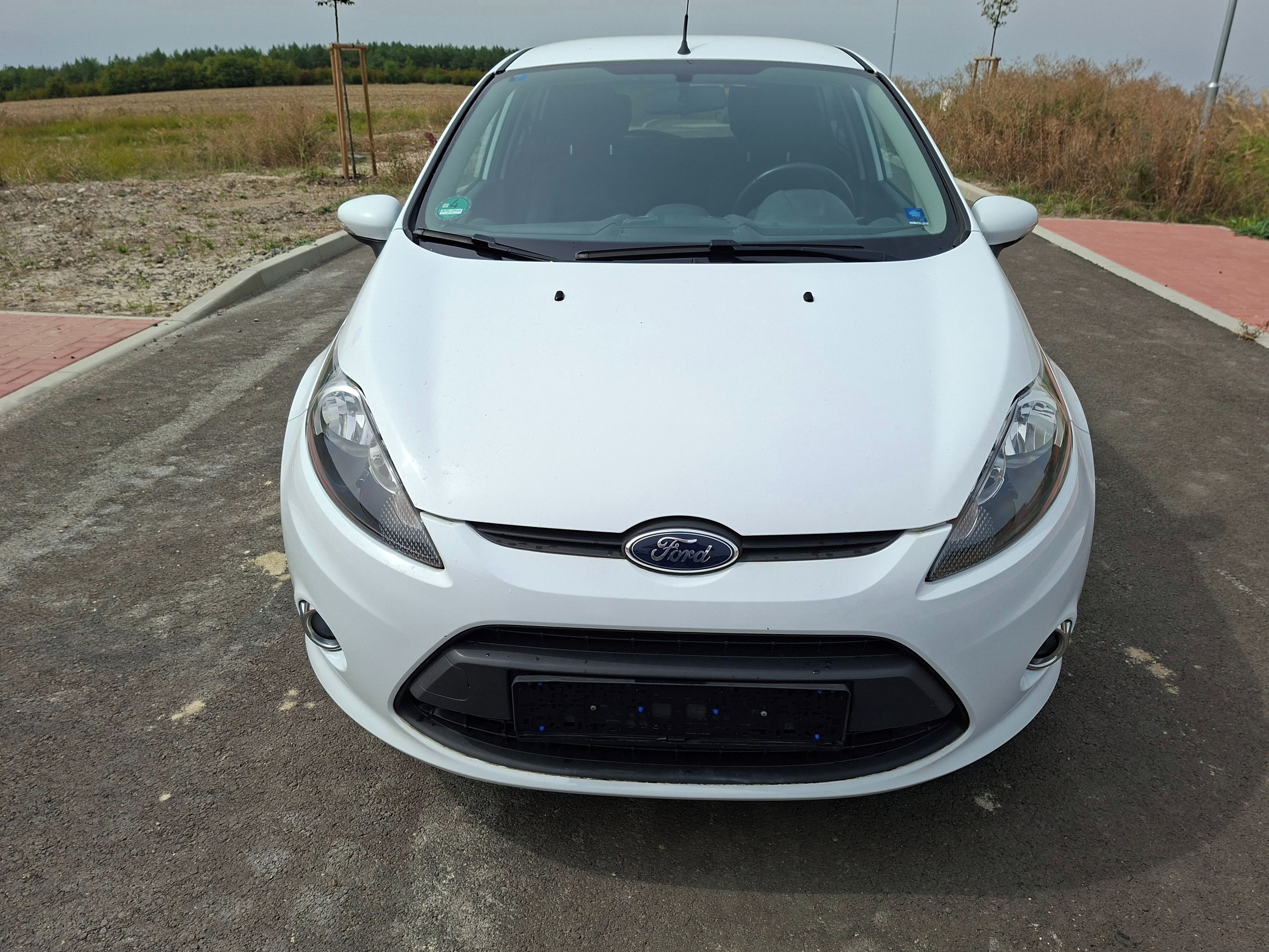 Ford Fiesta, Titanium, 1,25i,serv.kn. - fotka 2