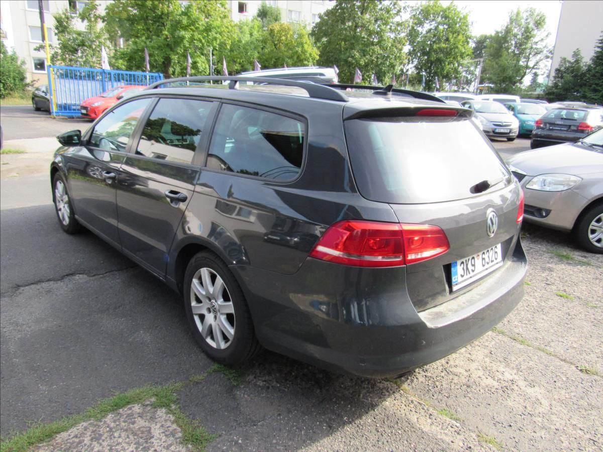 Volkswagen Passat, 1,6 TDi 77kW Variant - fotka 4