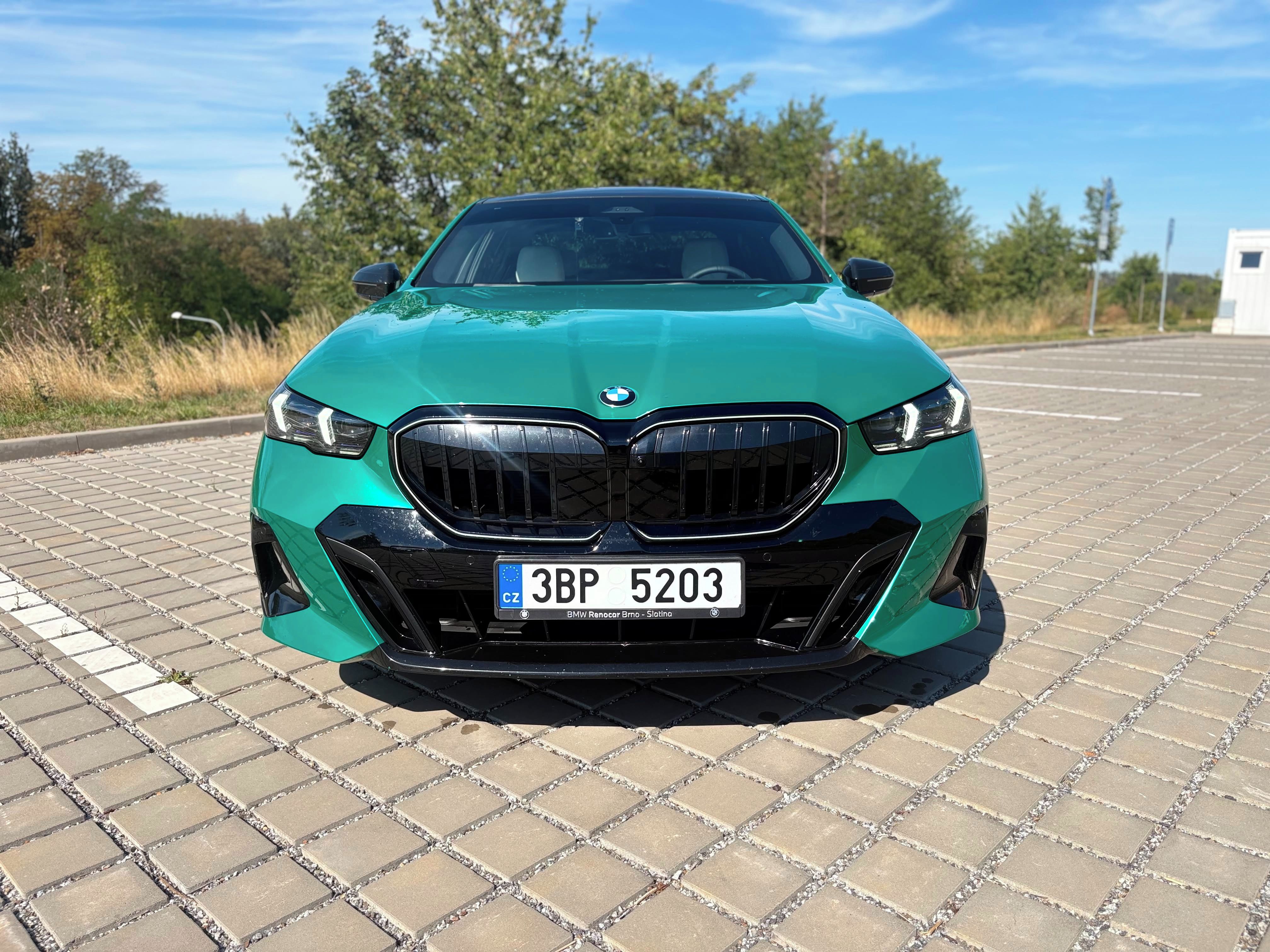 BMW Řada 5, BMW 540d xDrive - fotka 2