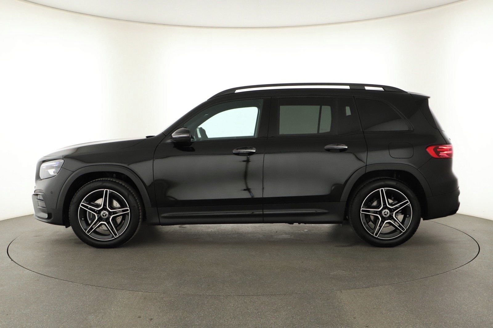 Mercedes-Benz GLB, GLB 200 d 4MATIC, AMG LINE - fotka 2