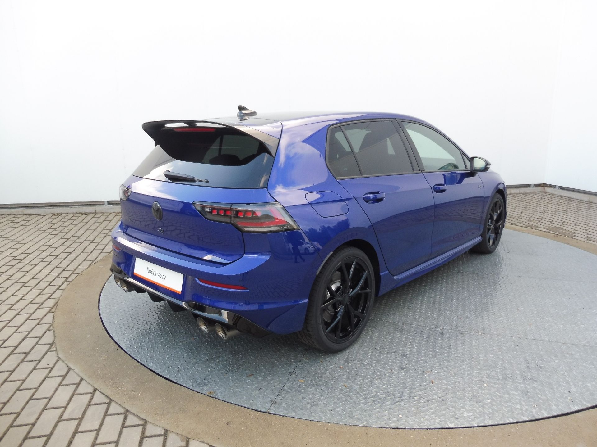 Volkswagen Golf, R 2,0TSI 245 kW DSG - fotka 2
